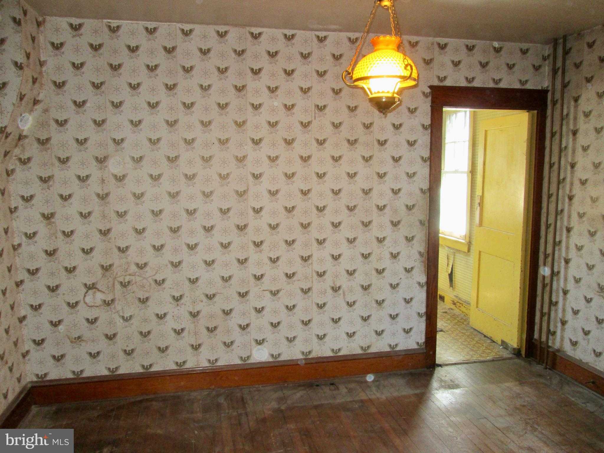 431 Raymond St photo 10