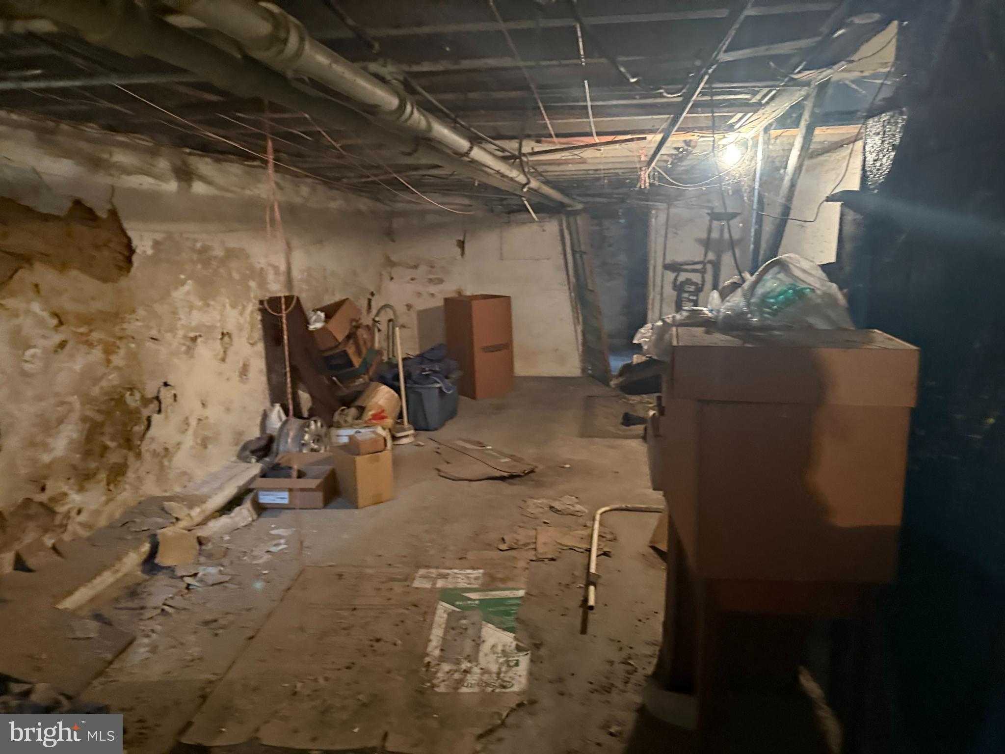 2827 N Croskey St photo 4