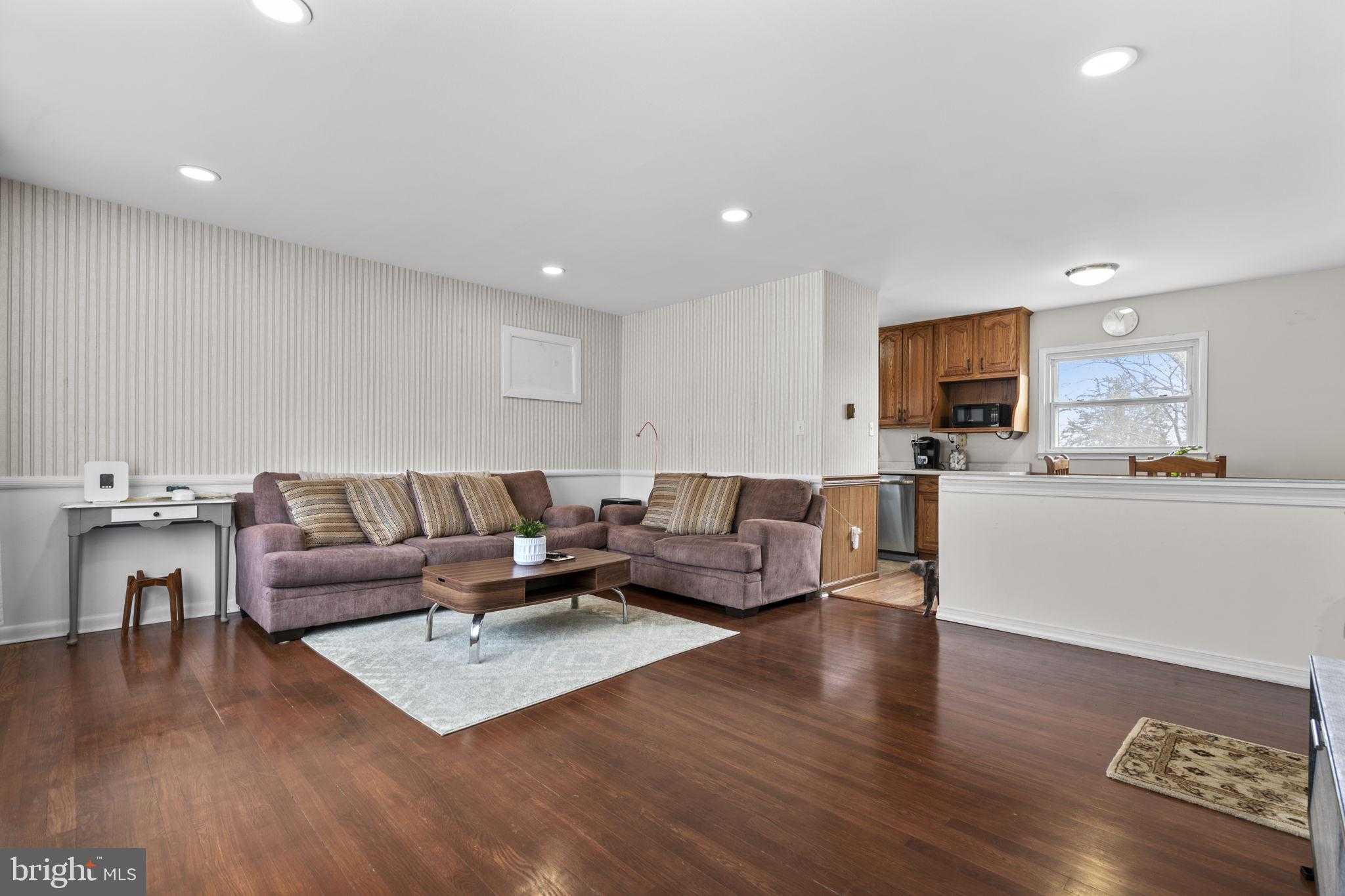 1713 Rosa Dr photo 3