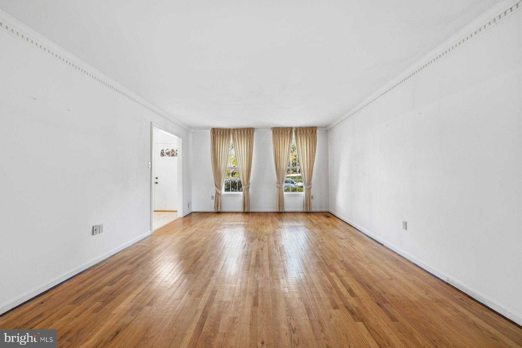 9916 Glenolden Dr photo 5