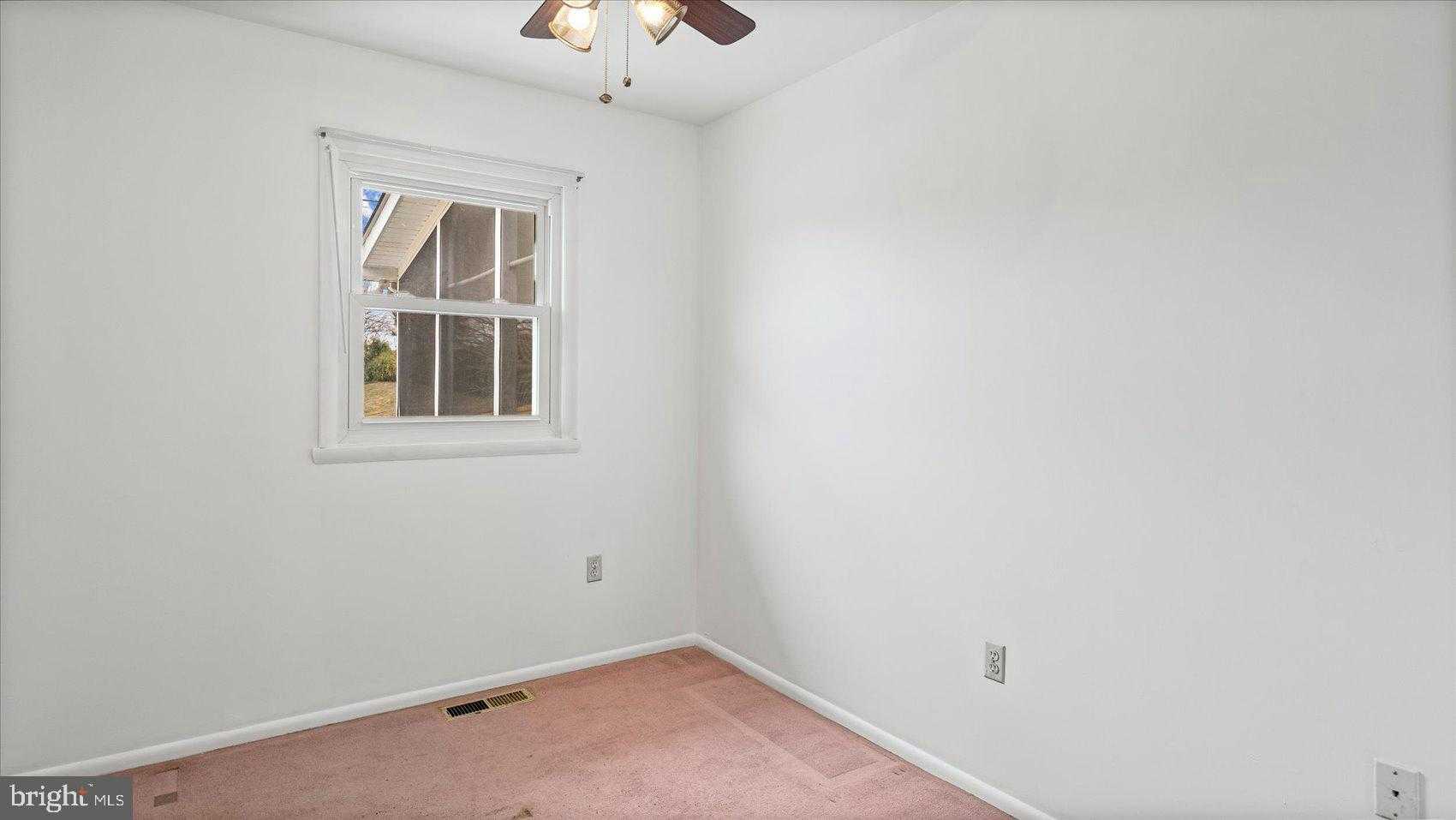 1802 Larch Dr photo 16