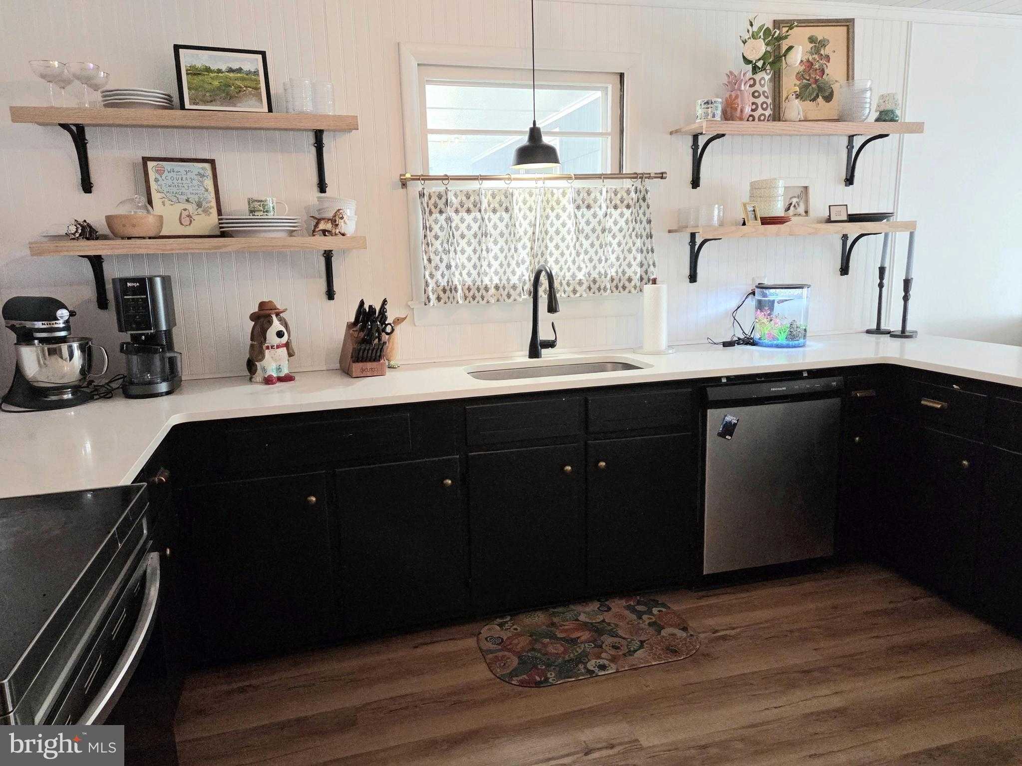 329 Maple Ave photo 6