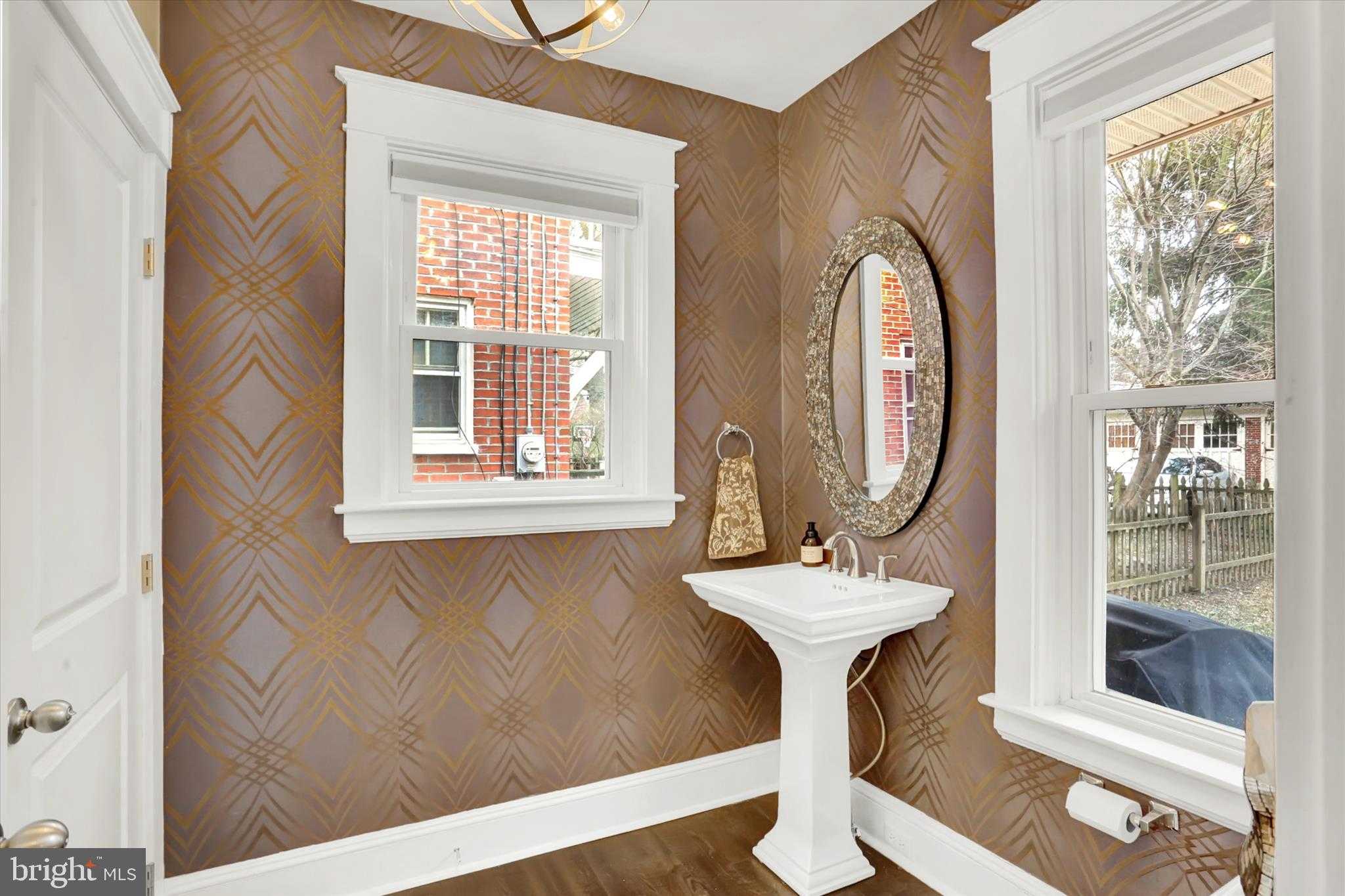 1028 W Clay St photo 12