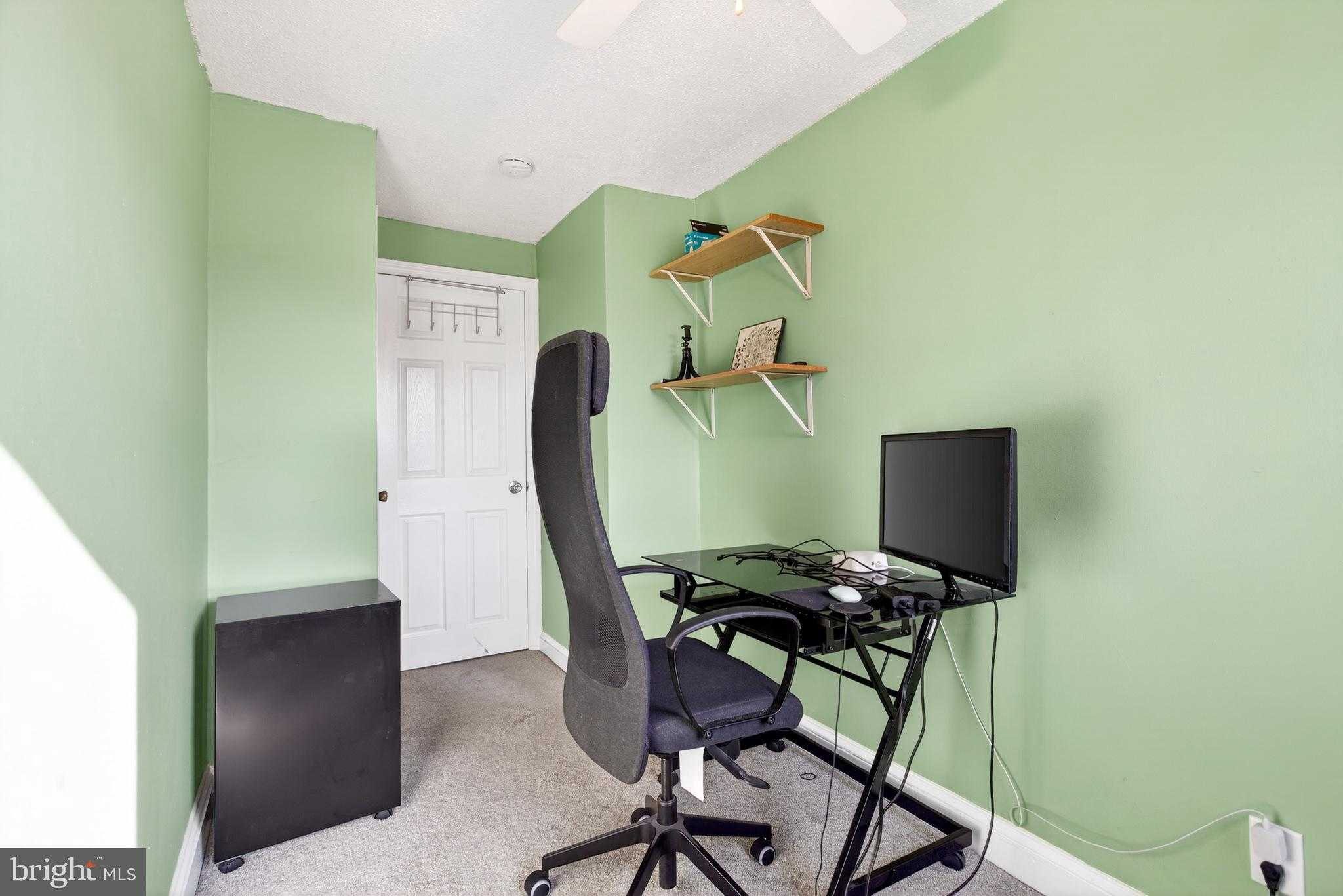 304 Pine St photo 16