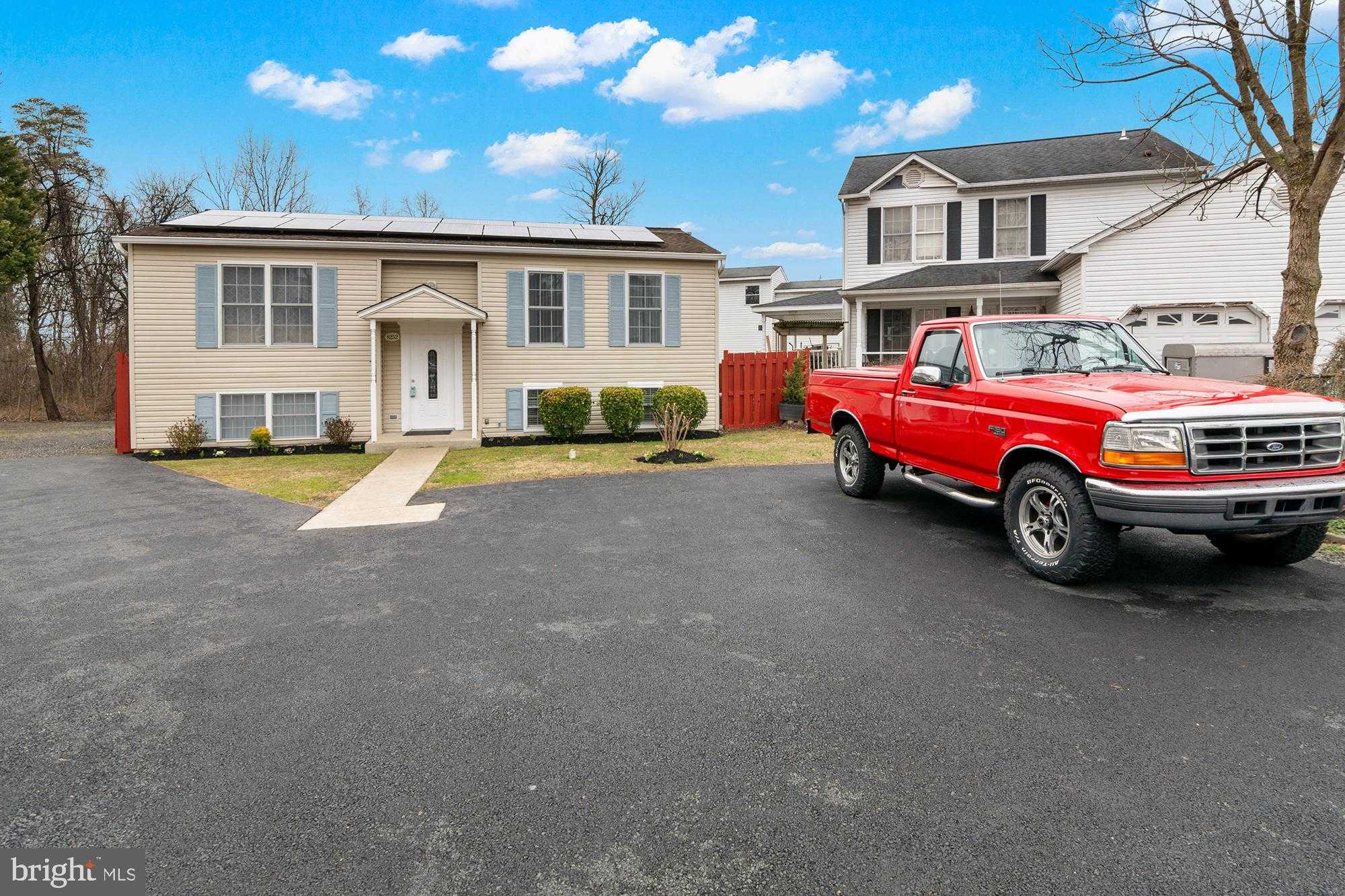 8252 Glen CT photo 2