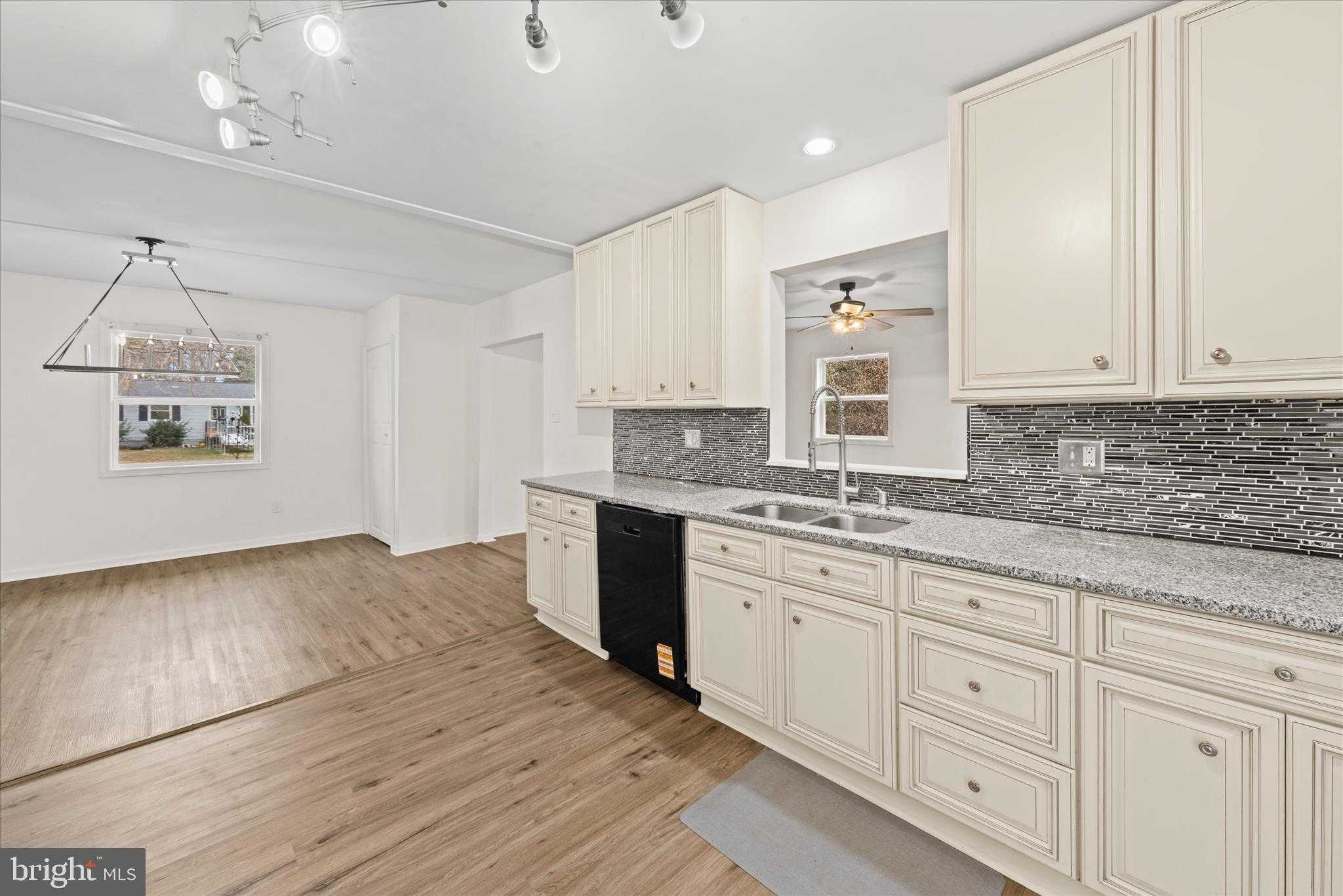 3961 School St photo 13