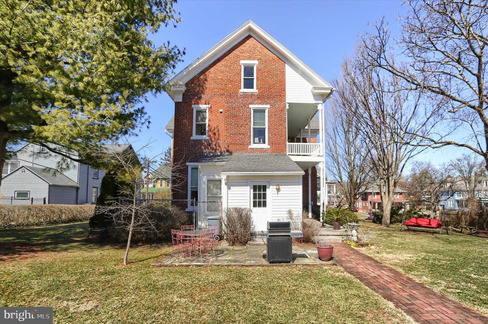 330 E Main St photo 49