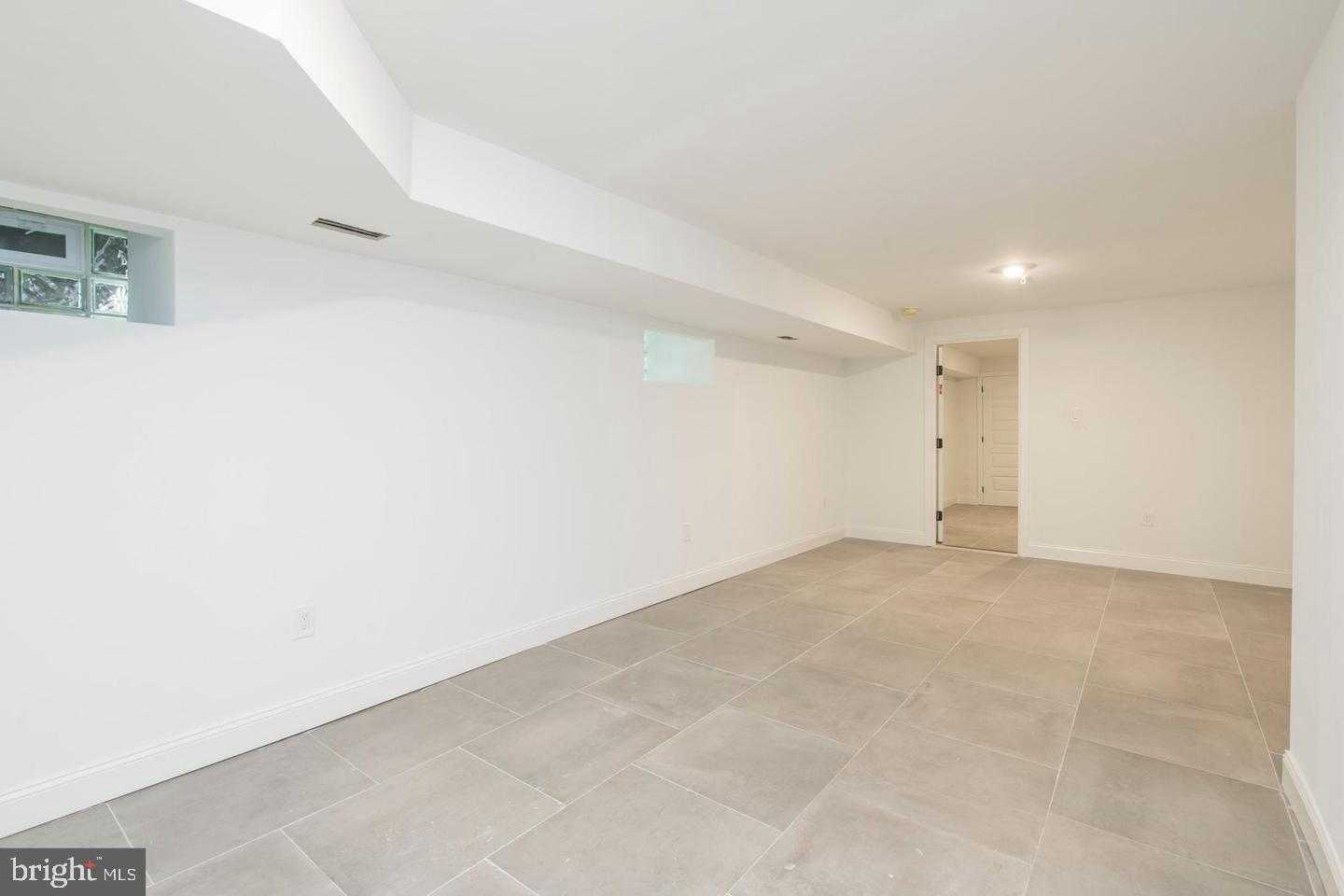 4238 Spruce St photo 34