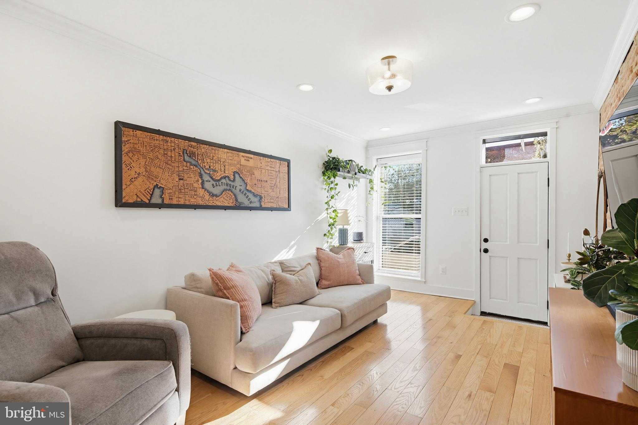 832 S Luzerne Ave photo 2