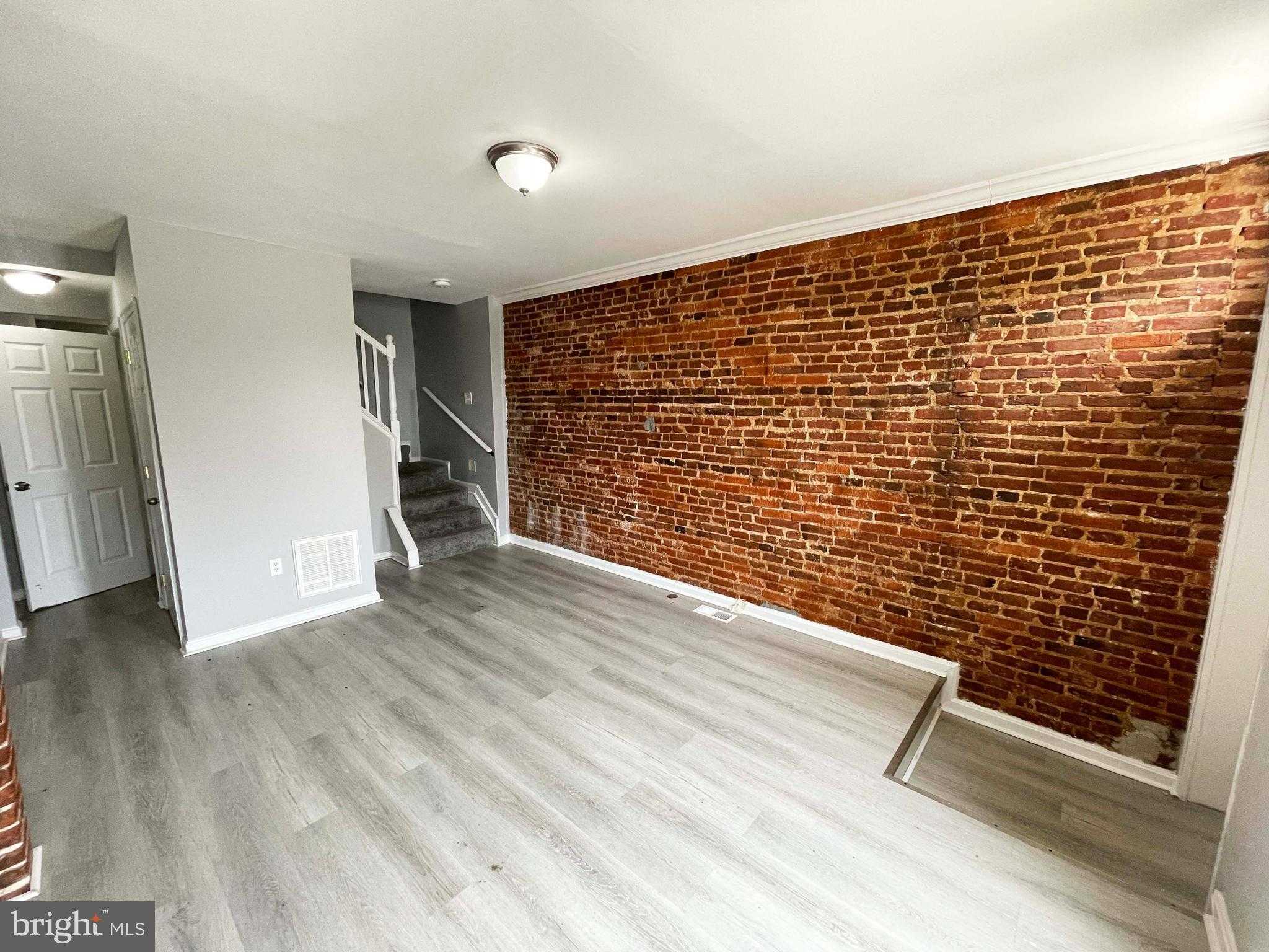 2533 Woodbrook Ave photo 4