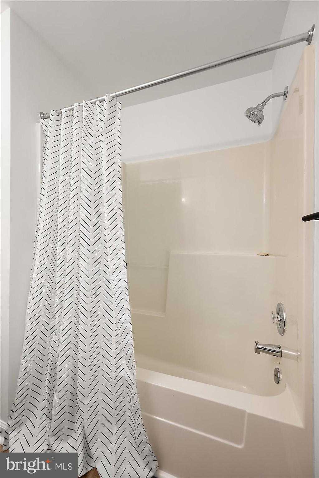 302 Franklin Ave photo 28