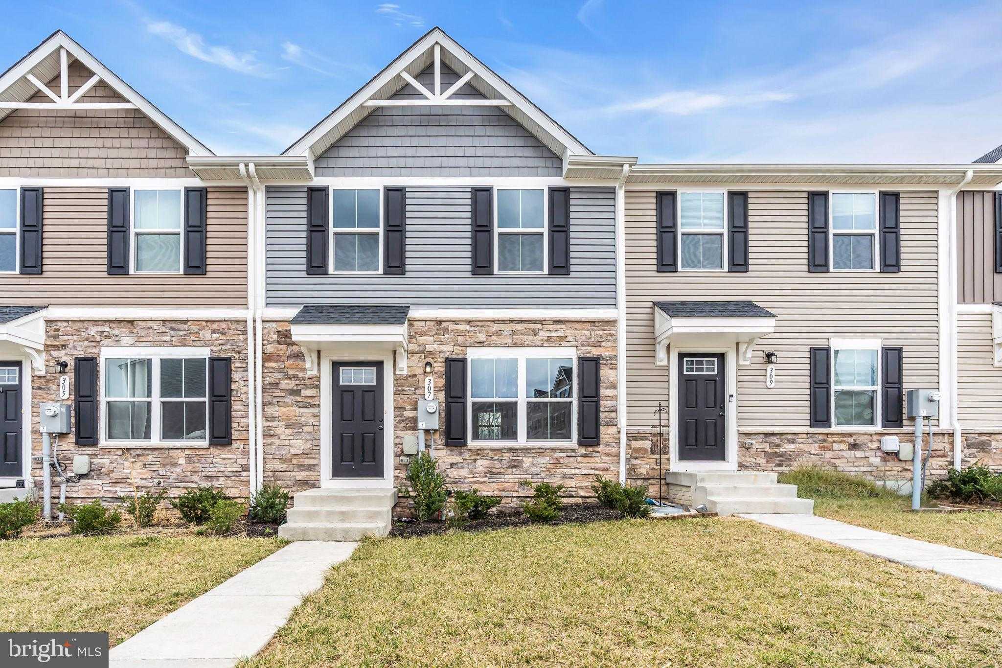 307 Williams St photo 2