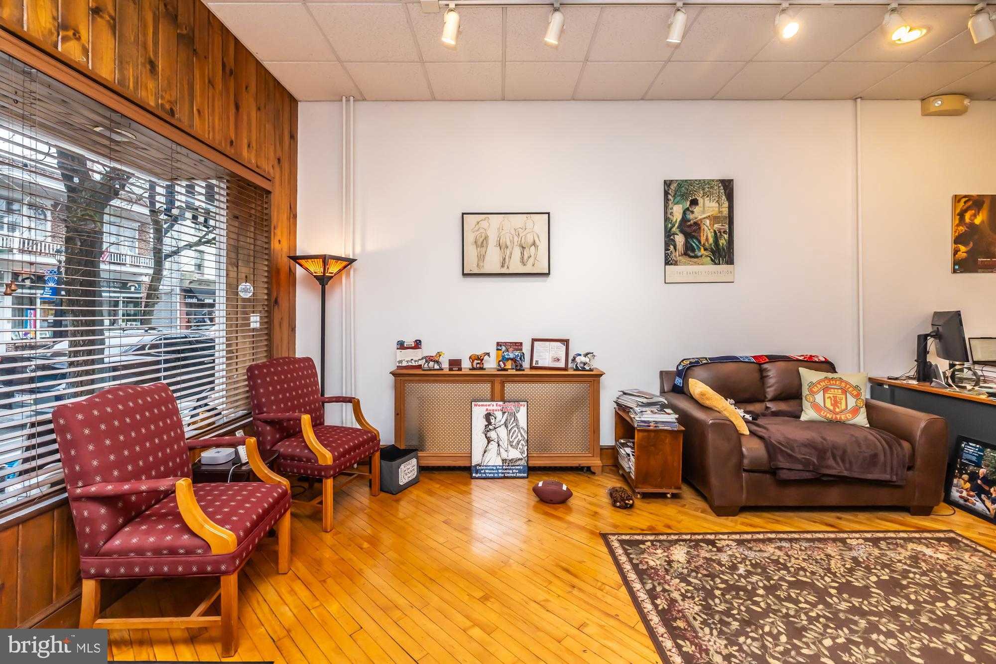 107 W State St photo 10