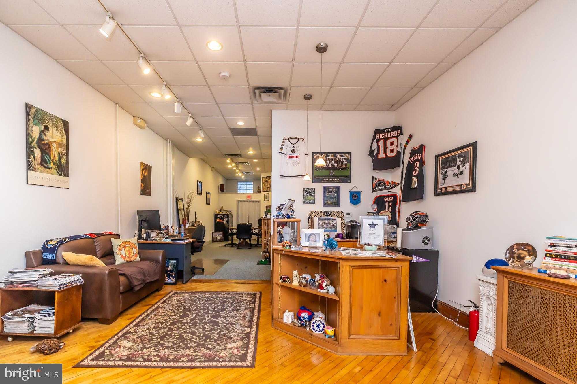 107 W State St photo 11