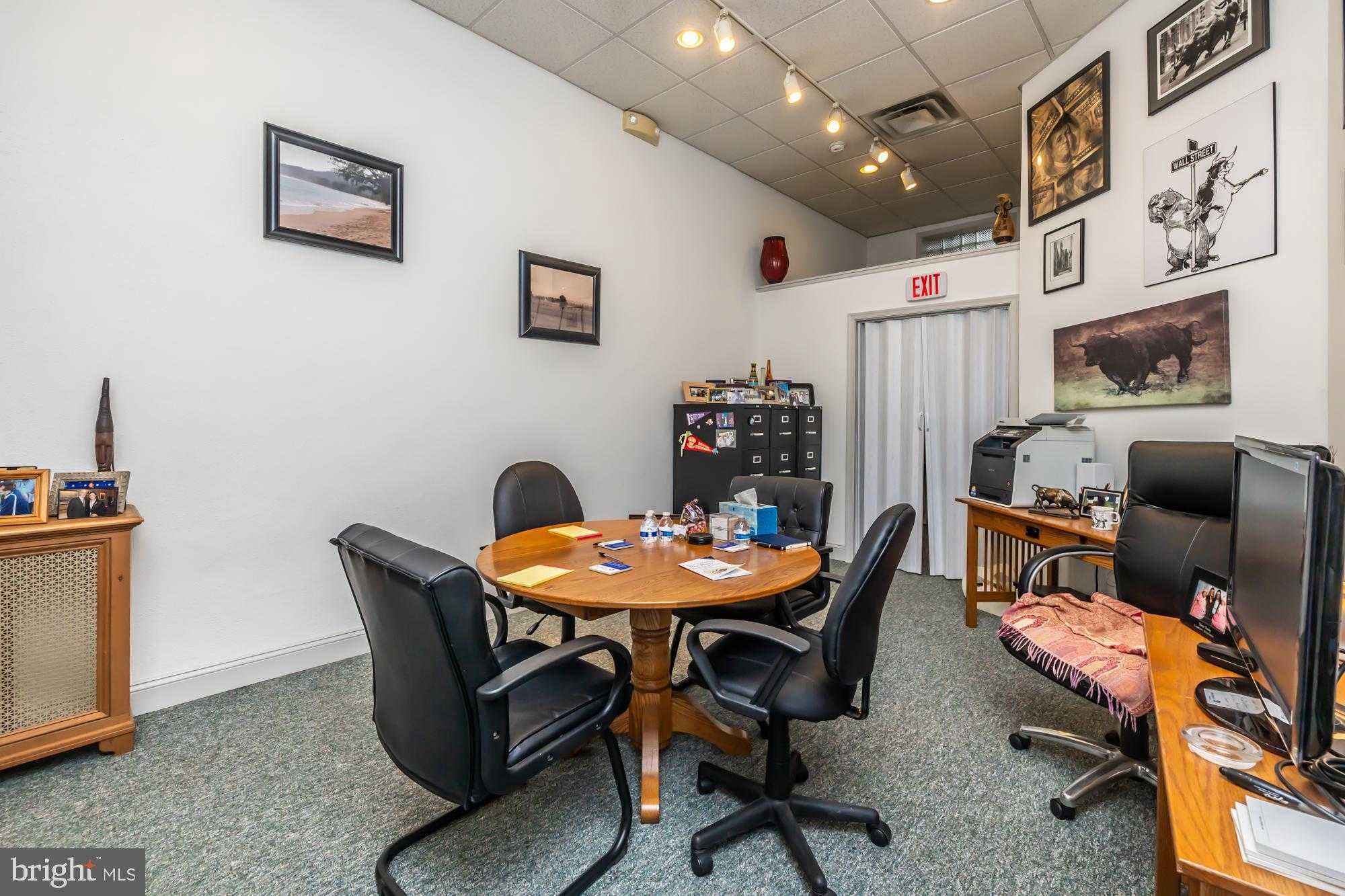 107 W State St photo 18