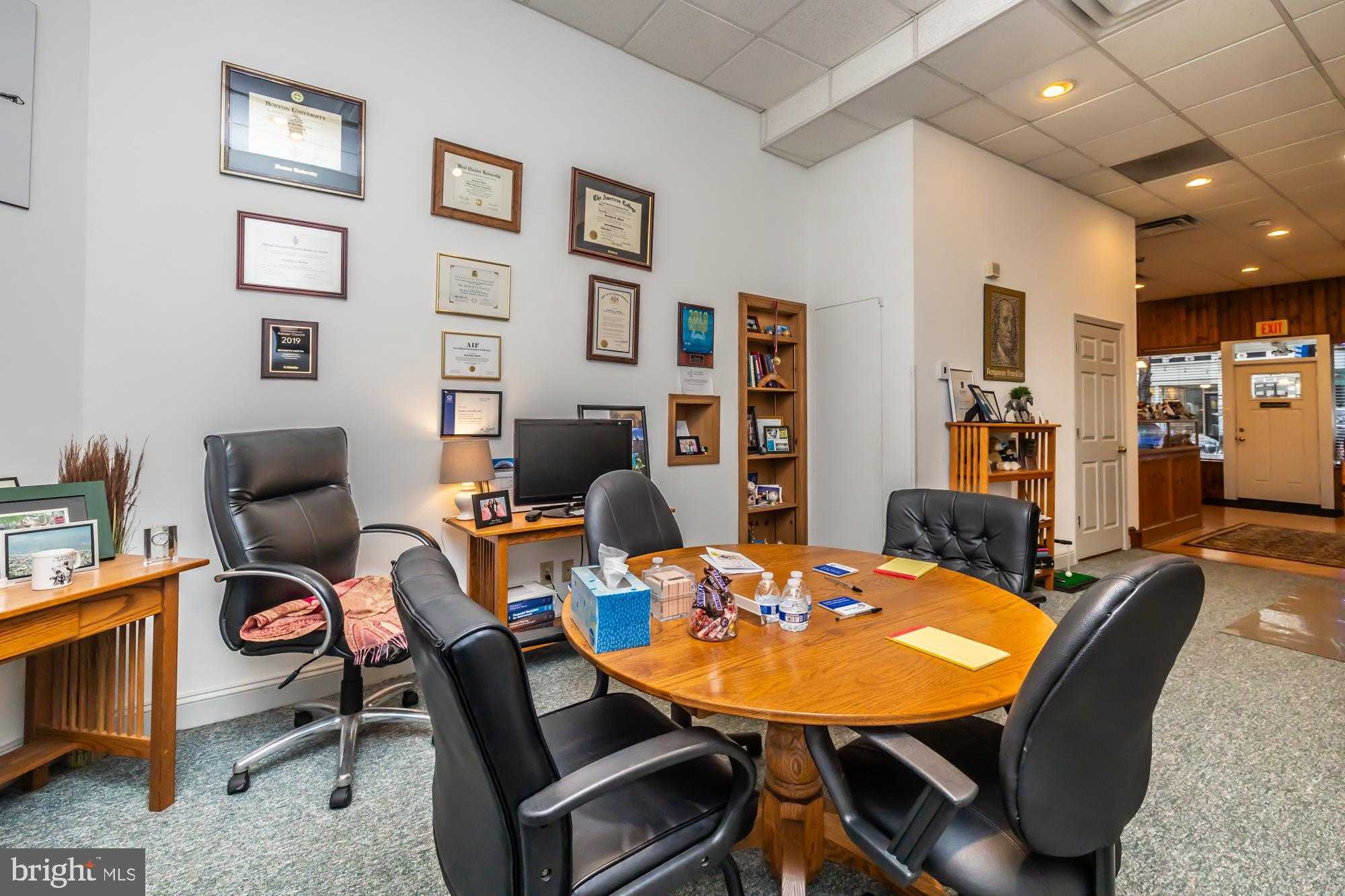 107 W State St photo 19