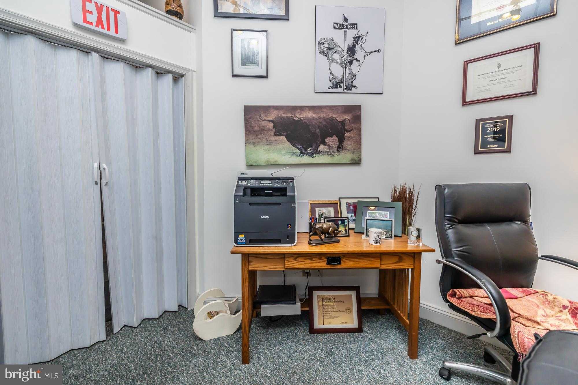 107 W State St photo 20