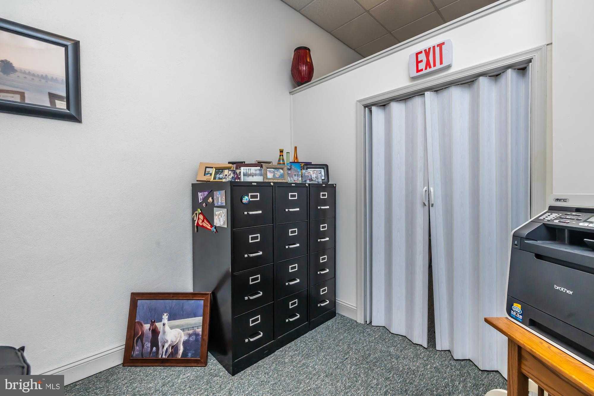 107 W State St photo 21