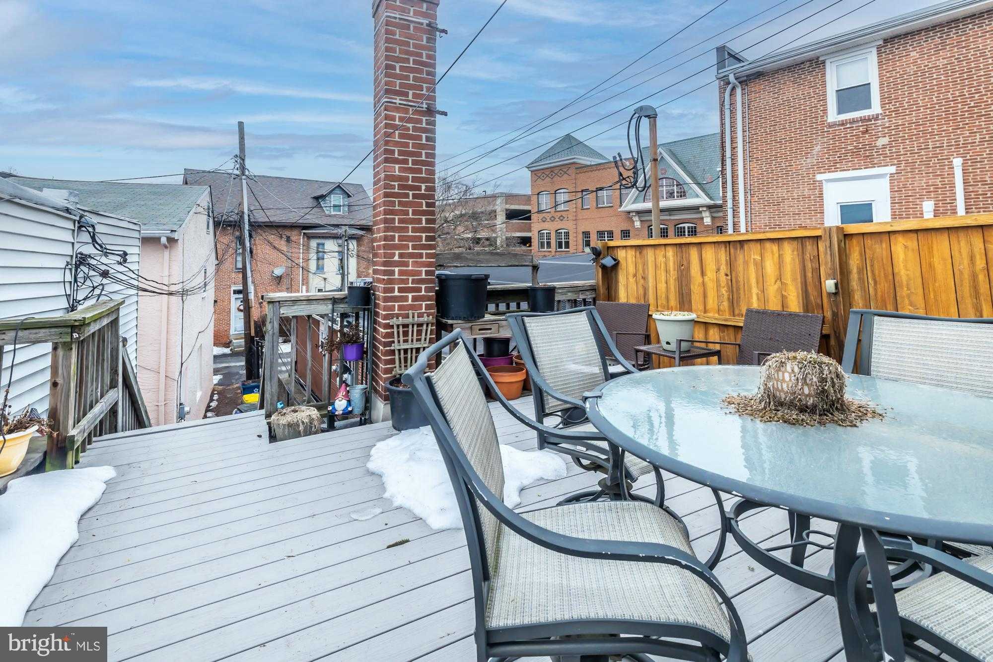 107 W State St photo 27