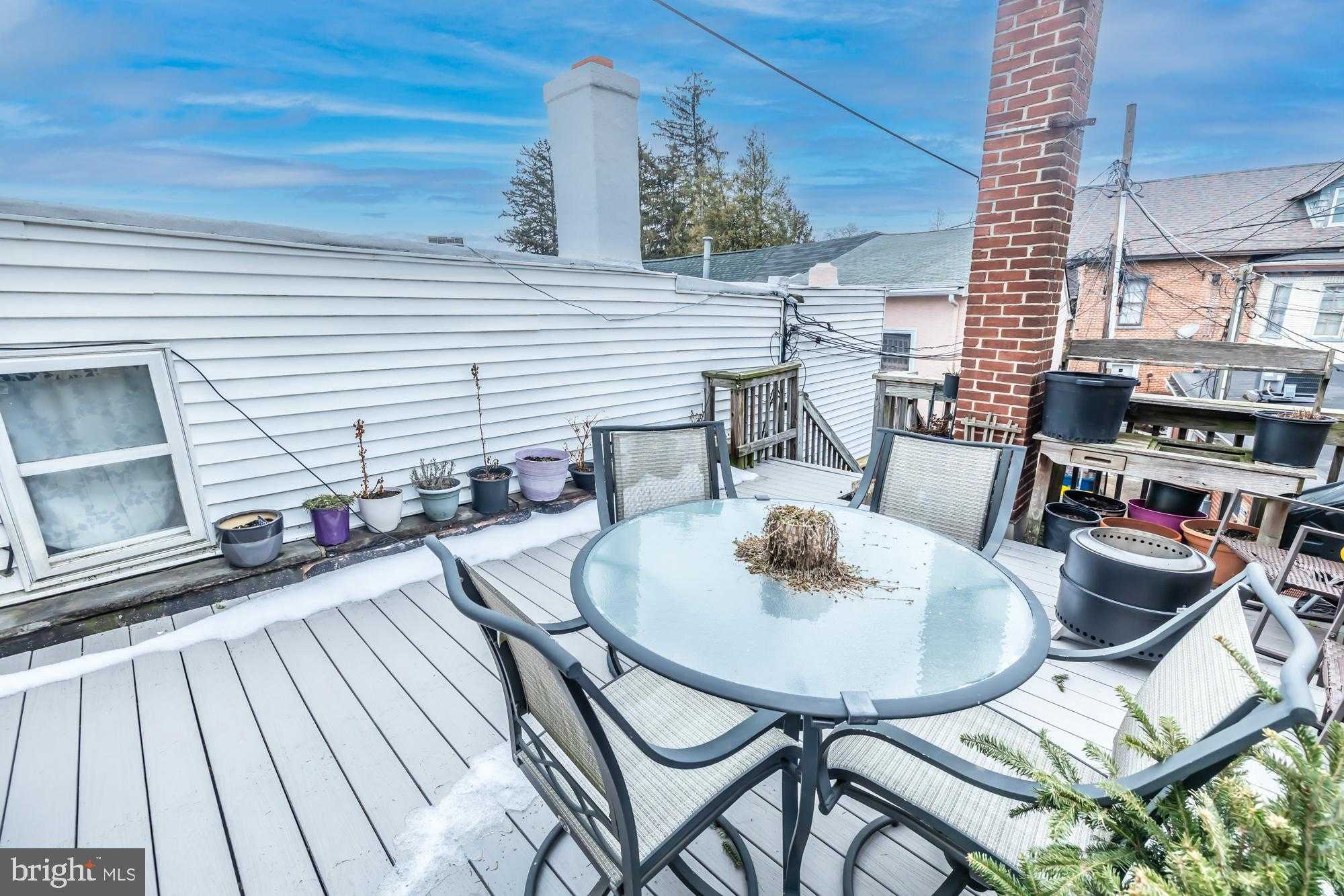 107 W State St photo 28