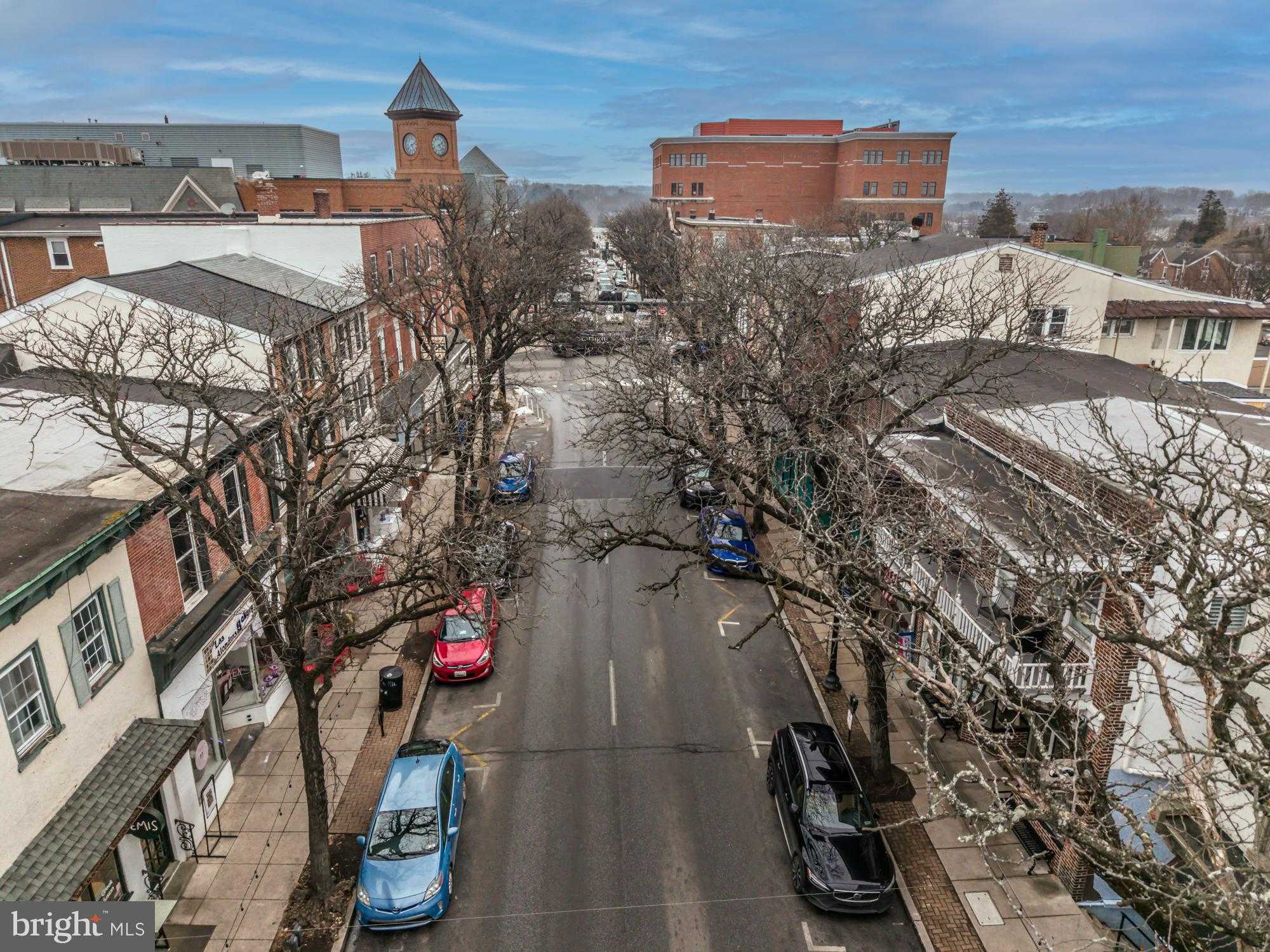 107 W State St photo 3