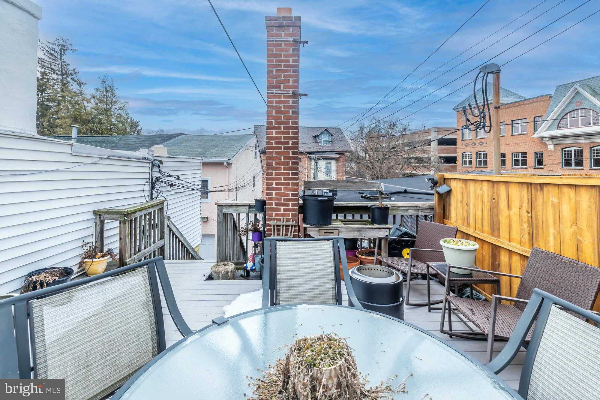 107 W State St photo 30