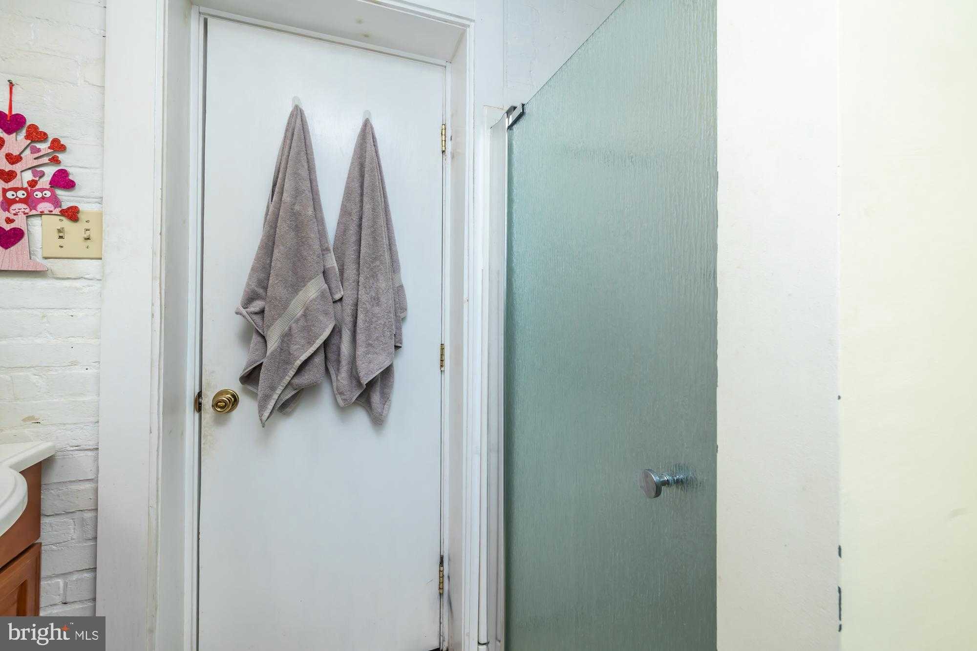 107 W State St photo 42