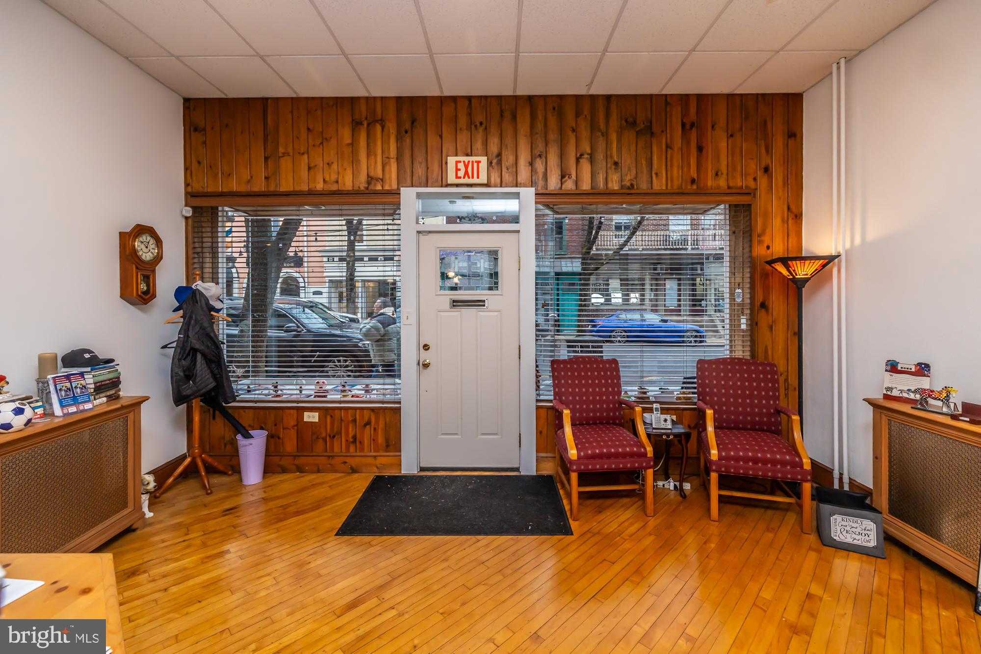 107 W State St photo 8