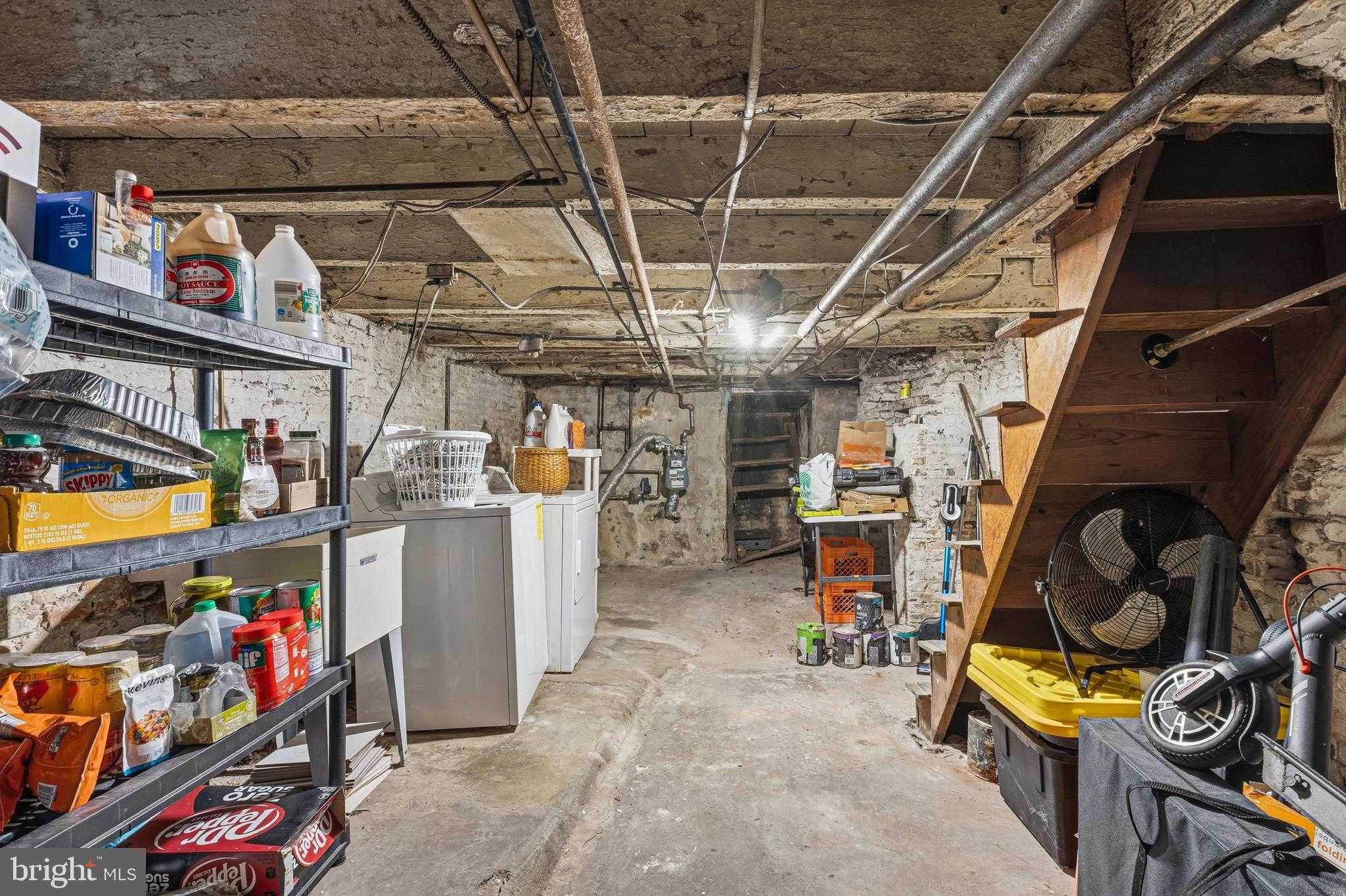 742 S 6th St photo 27