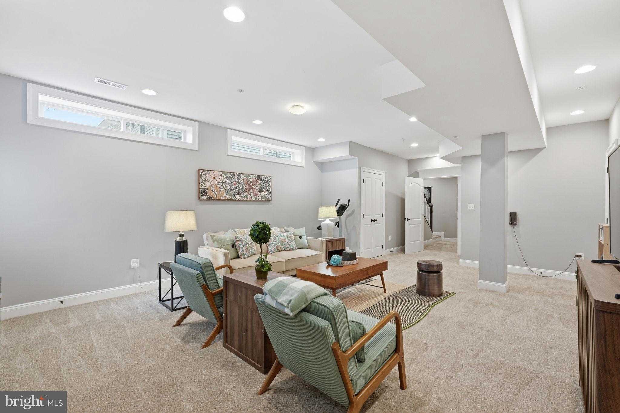 908 N Stonestreet Ave photo 48