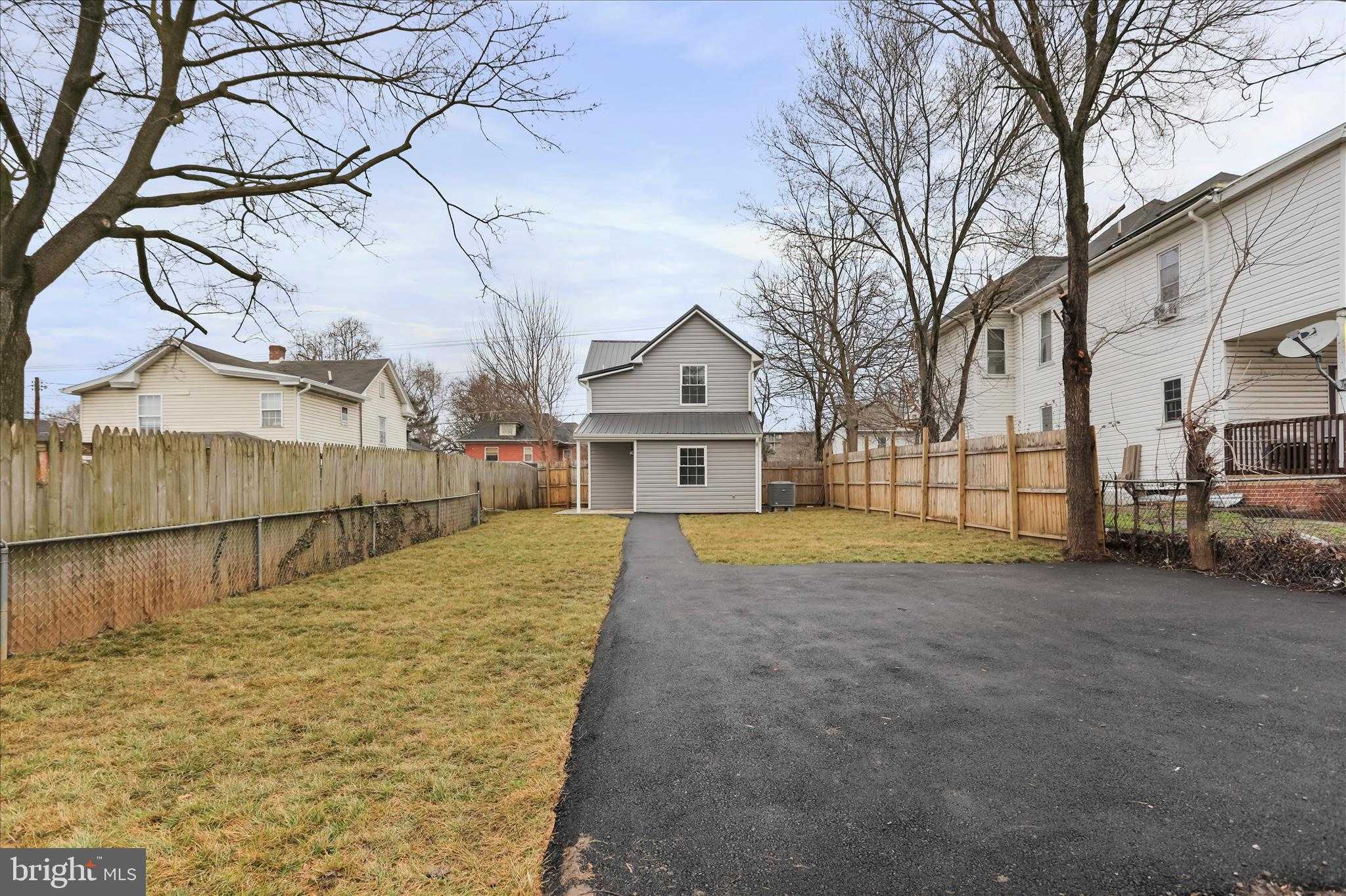 674 Winchester Ave photo 32