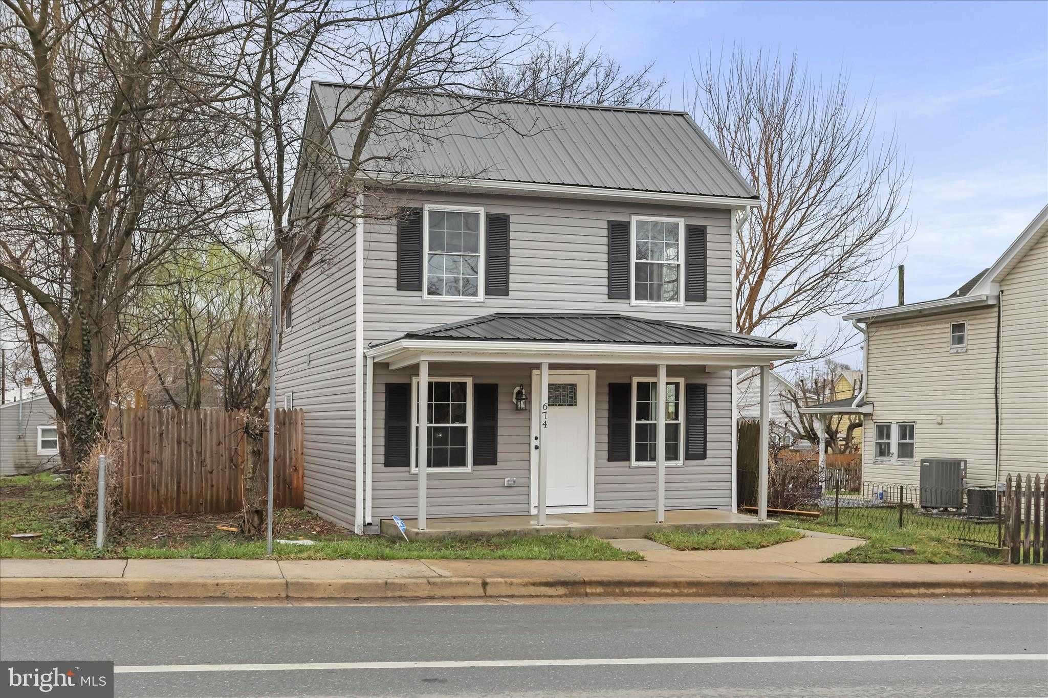 674 Winchester Ave photo 4