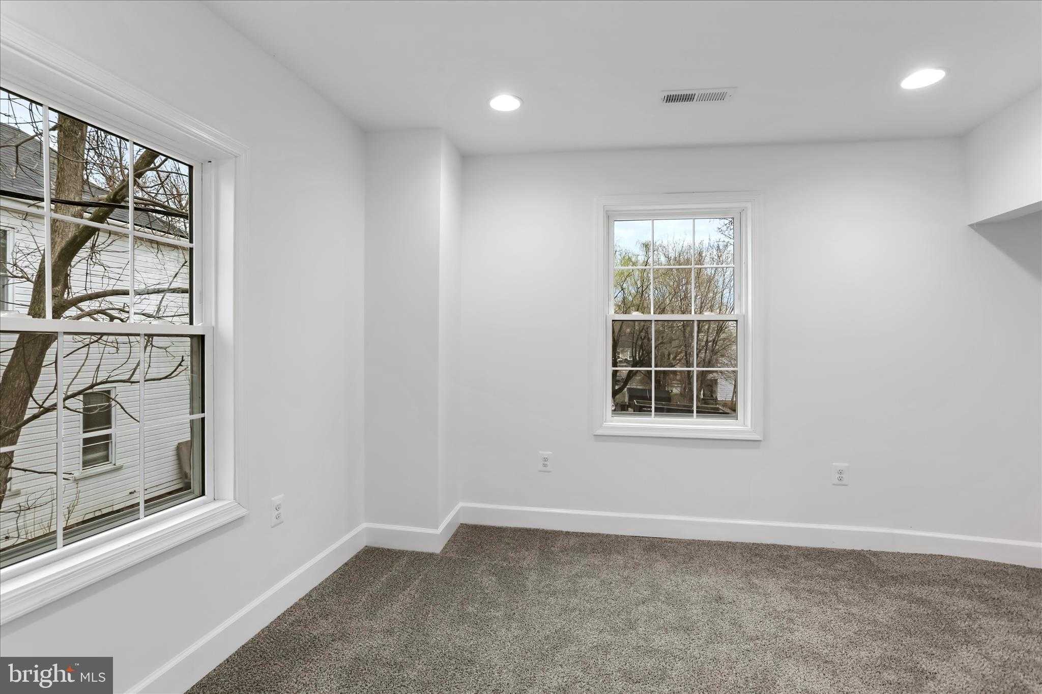 674 Winchester Ave photo 9