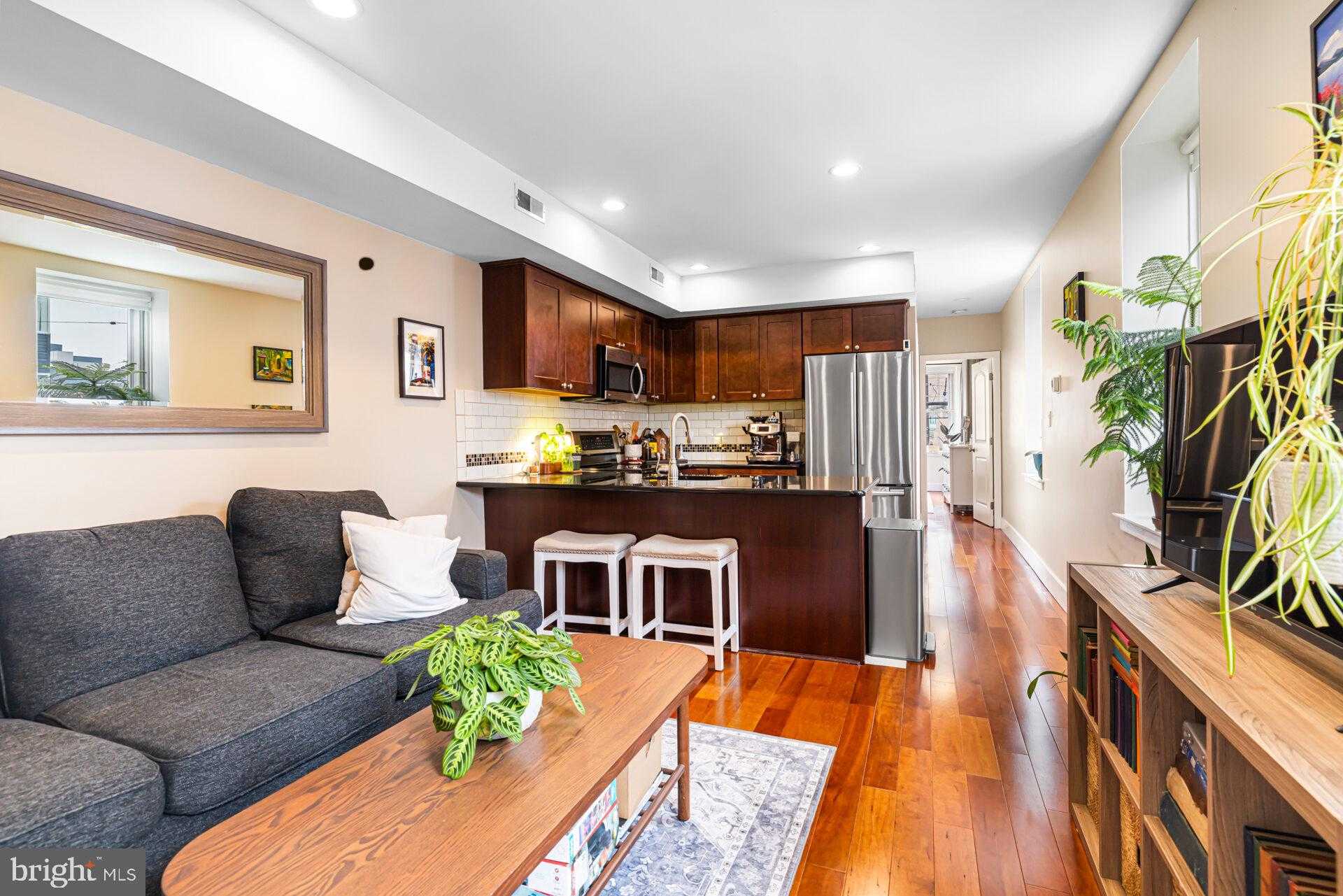 637 N 2nd St photo 20