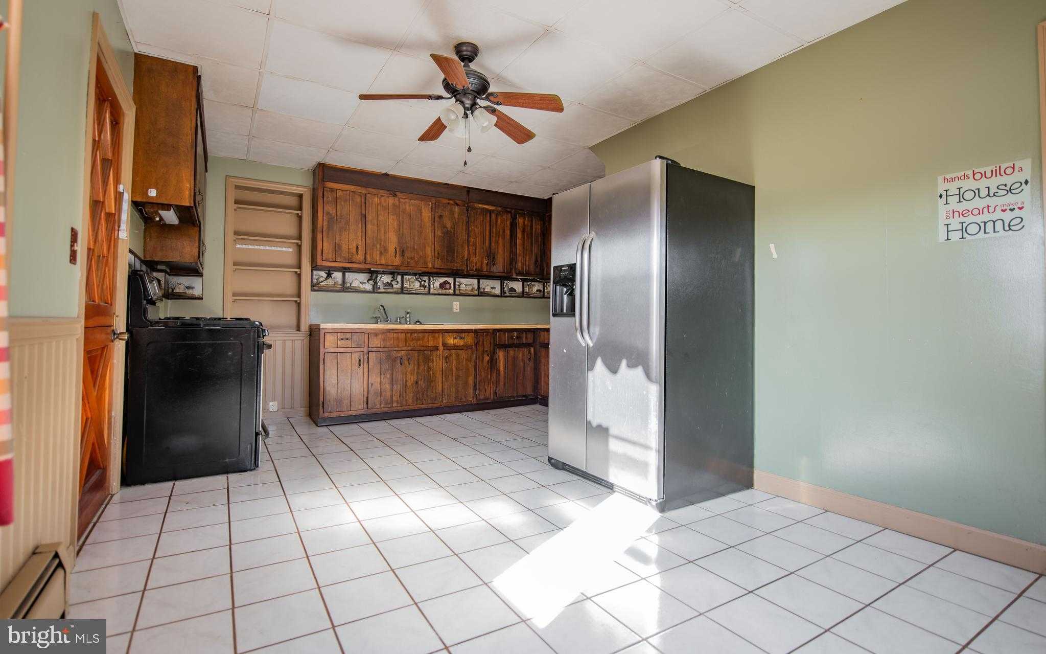 403 Eden St photo 12