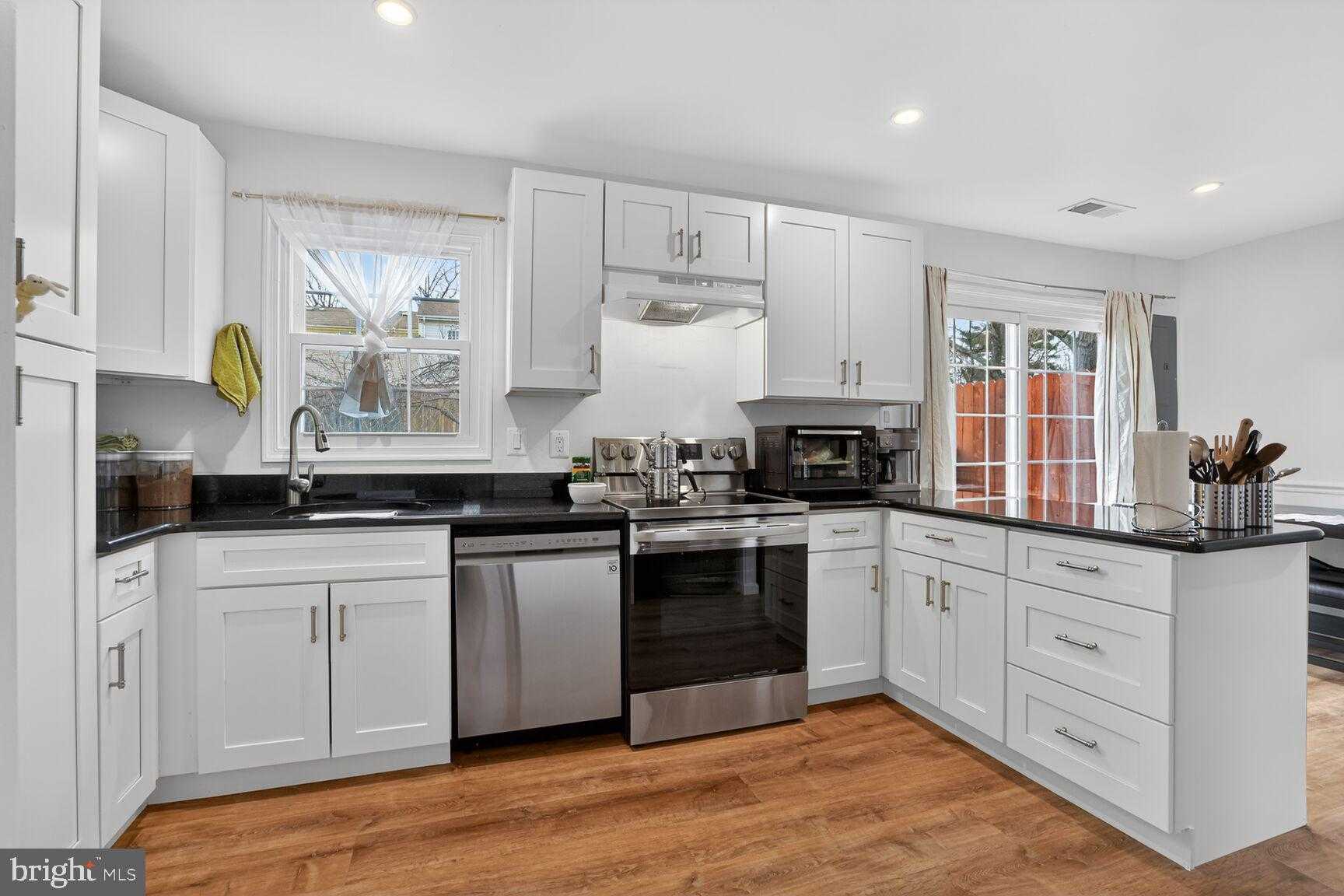 12306 Woodlawn CT photo 4