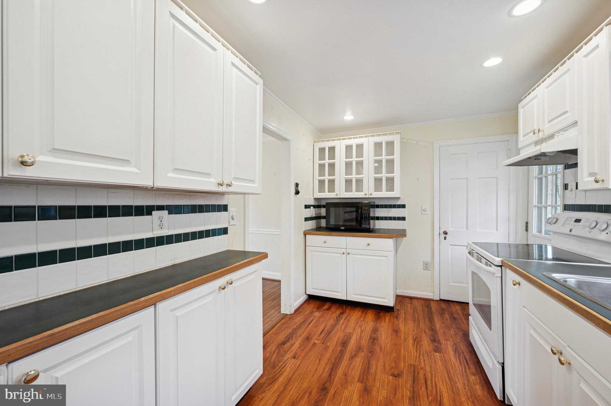 201 Barrie Rd photo 14