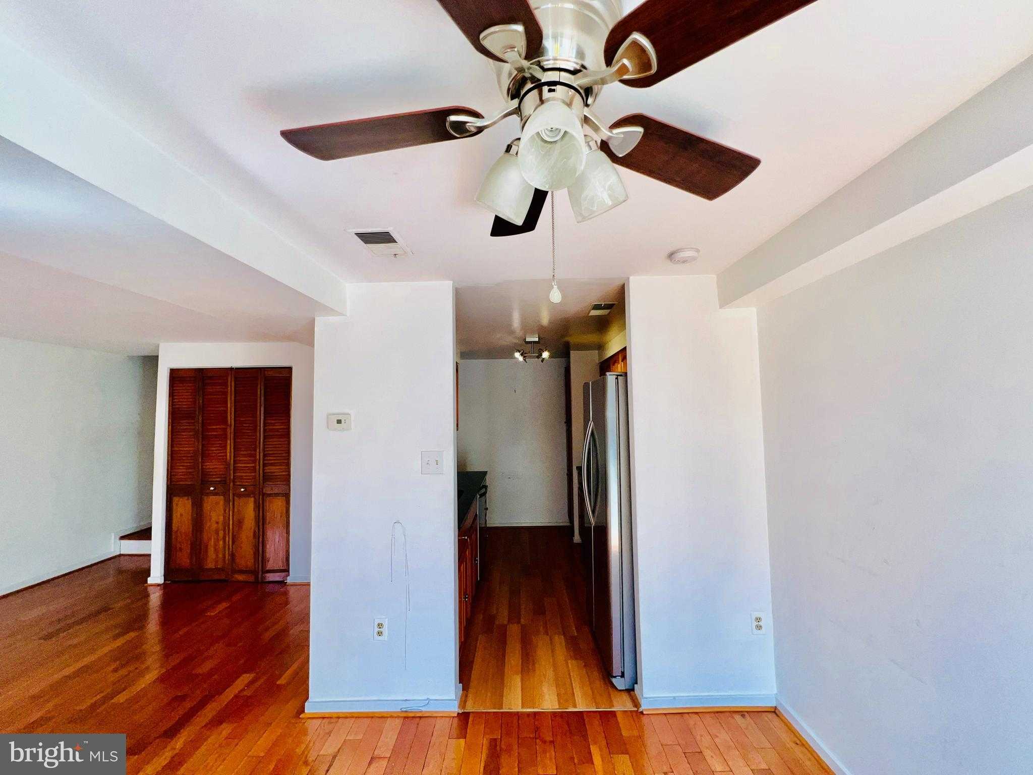 596 West CT photo 27