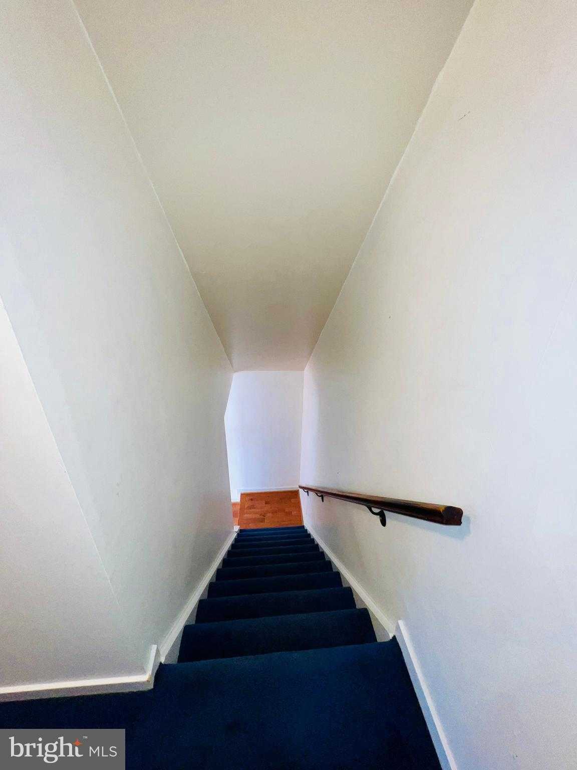 596 West CT photo 34