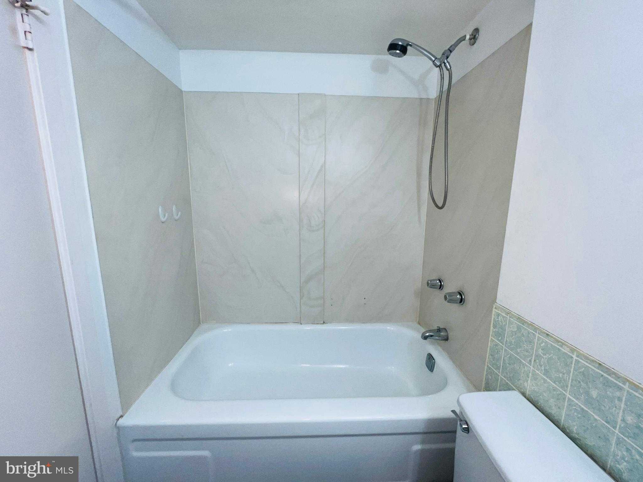 596 West CT photo 39