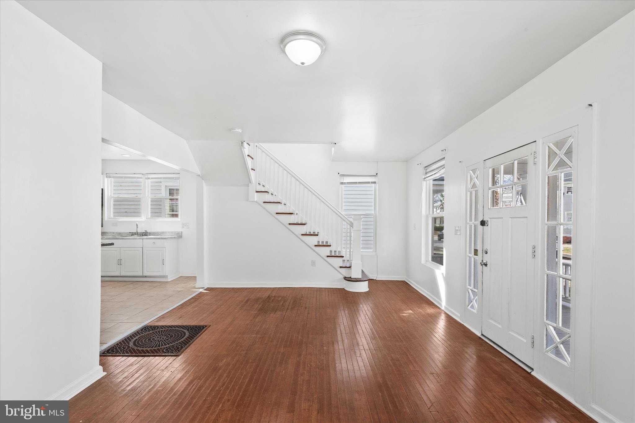 302 Hazel Ave photo 8