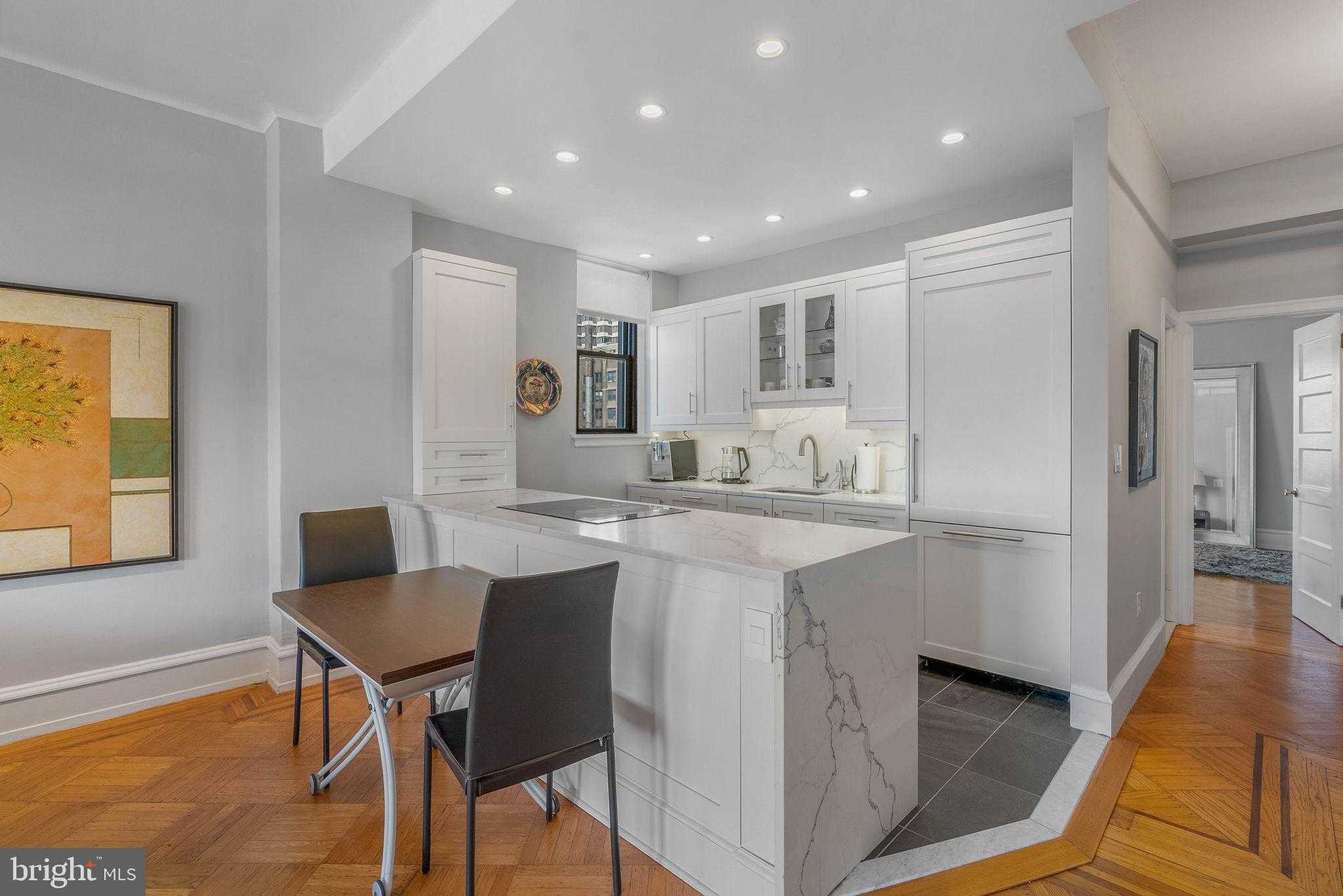 250 S 13th St Apt 12e photo 9