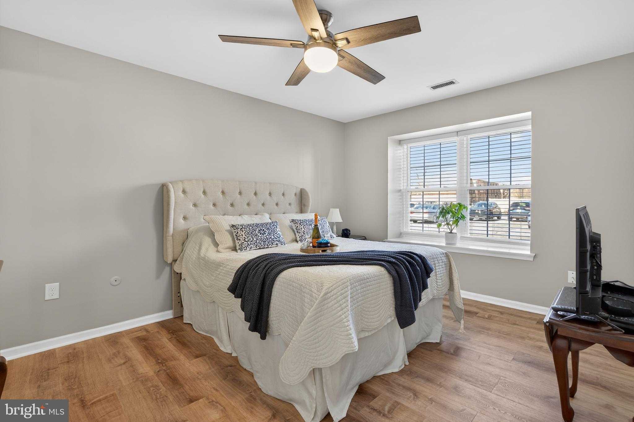 71101 Delaire Landing Rd # 101 photo 14