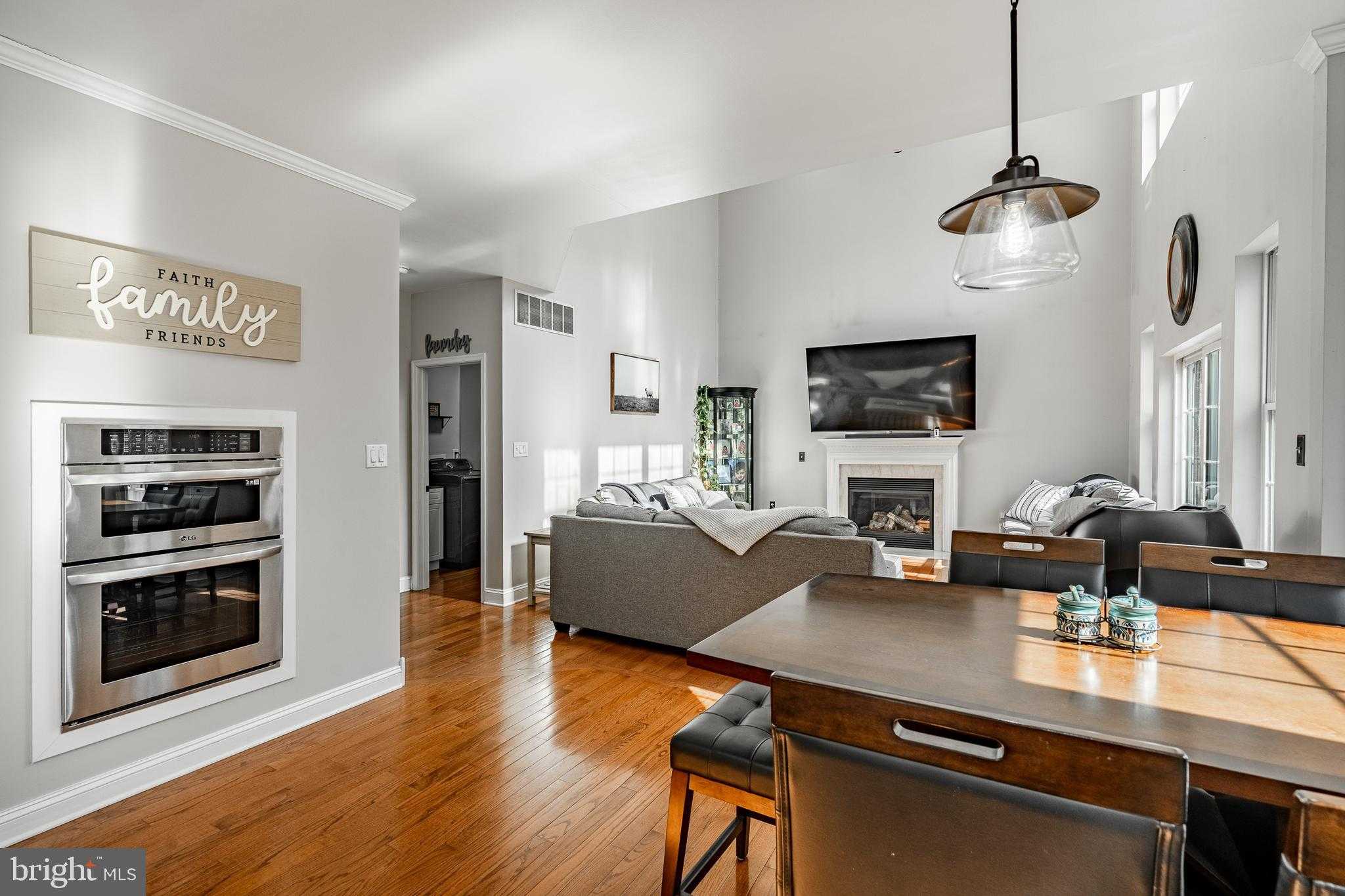 107 Luzak St photo 14