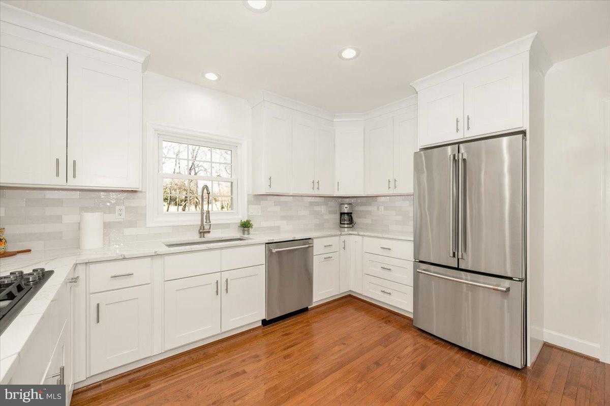 19716 Selby Ave photo 22