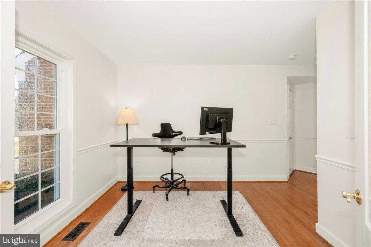 19716 Selby Ave photo 9