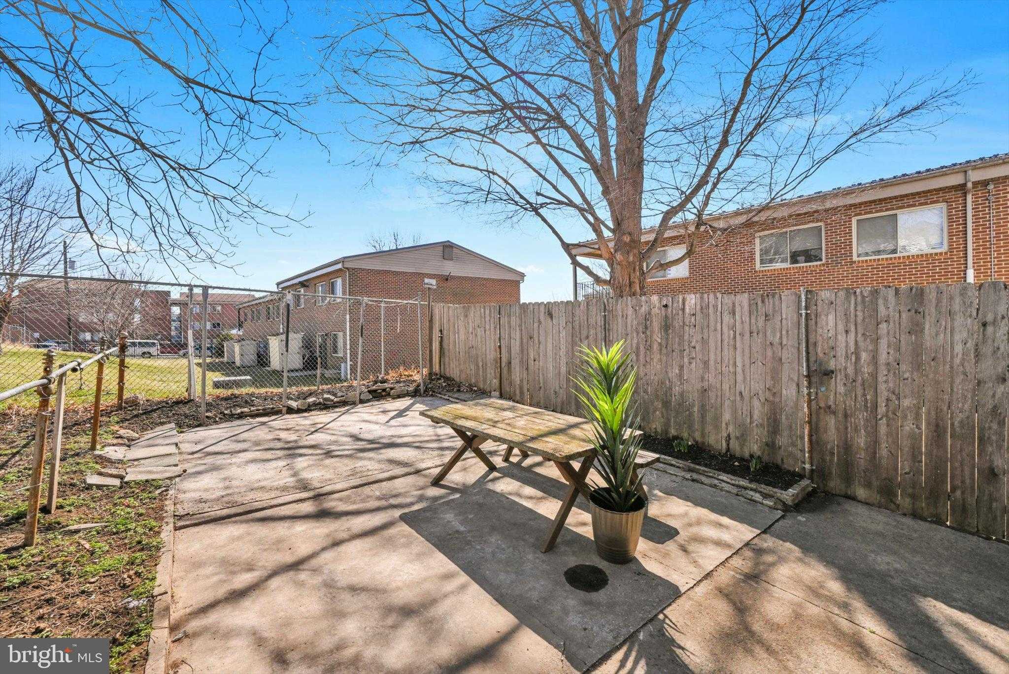 235 Howard Ave photo 24