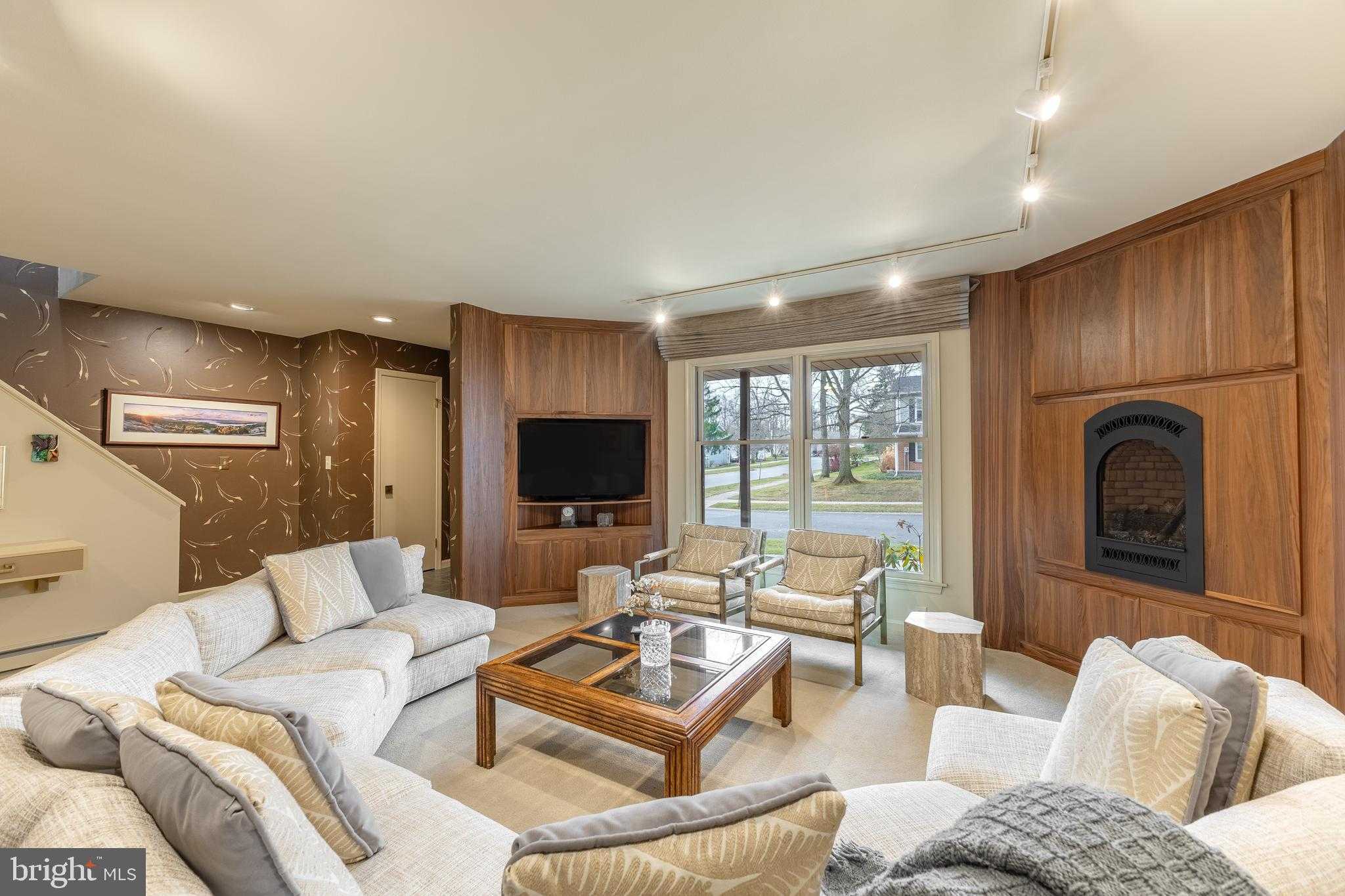 2521 Carnegie Dr photo 5