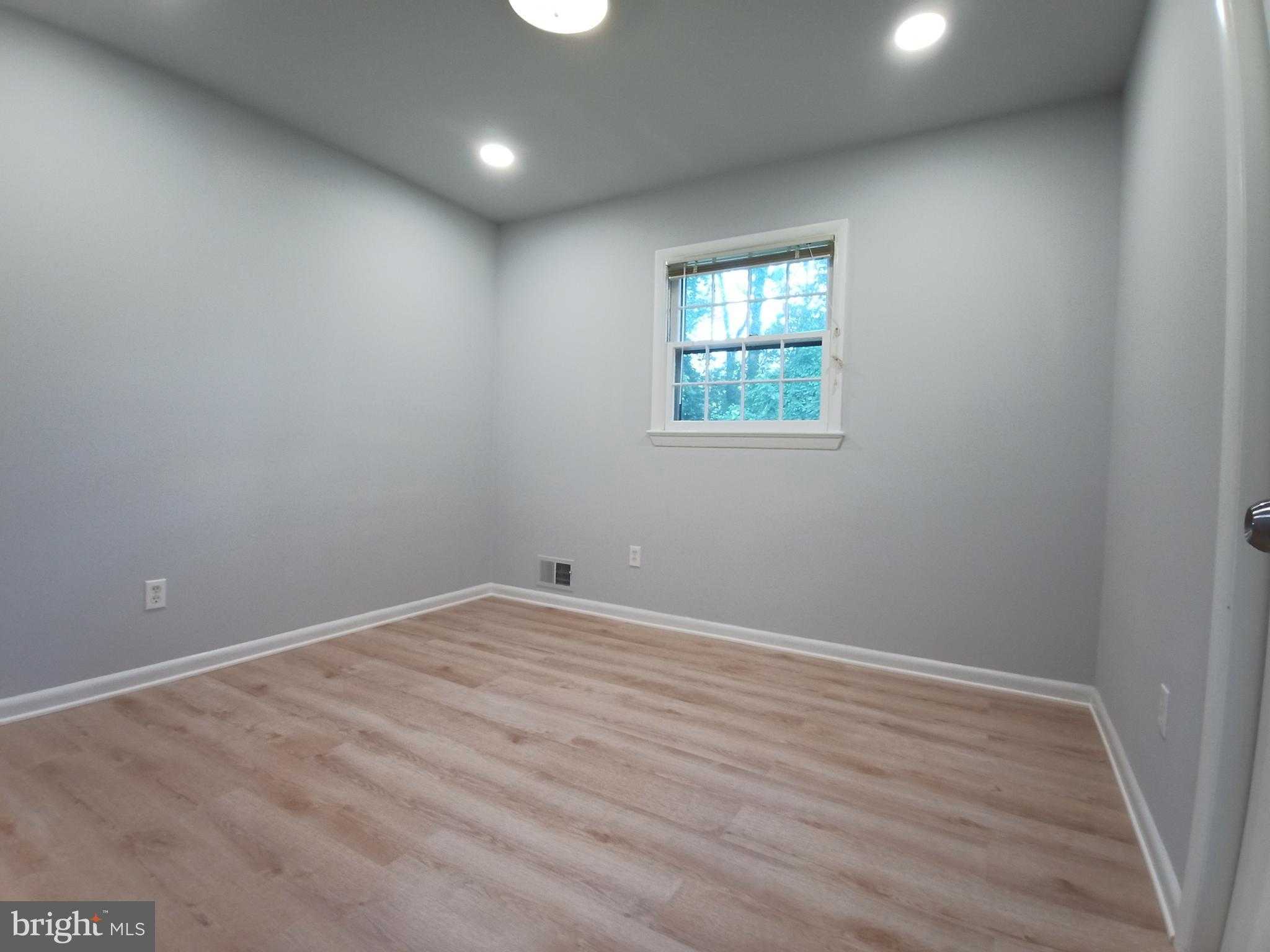 913 N Harrison St photo 23