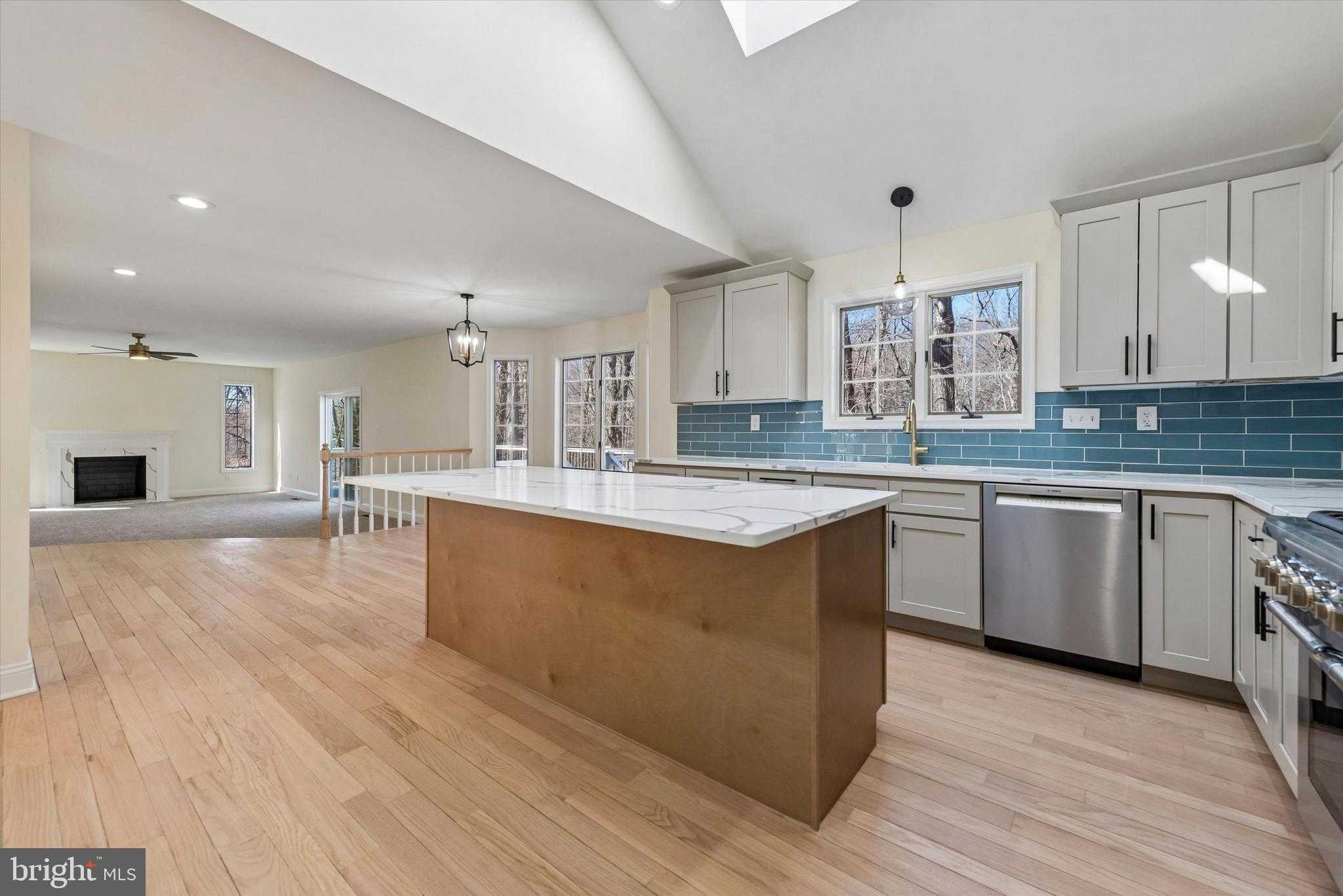 823 Happy Creek Ln photo 2